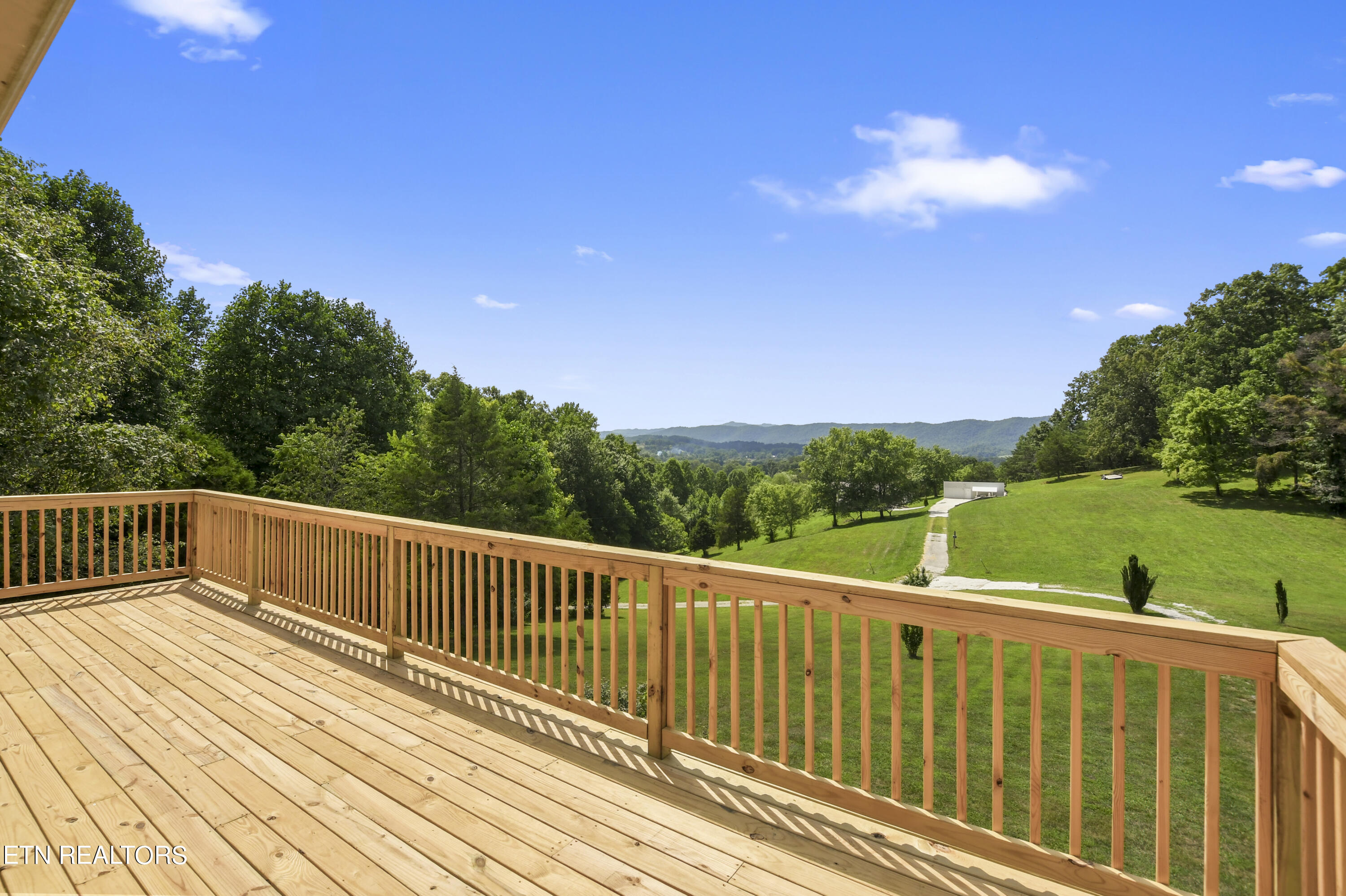 360 Cross Creek Lane Lane, LaFollette