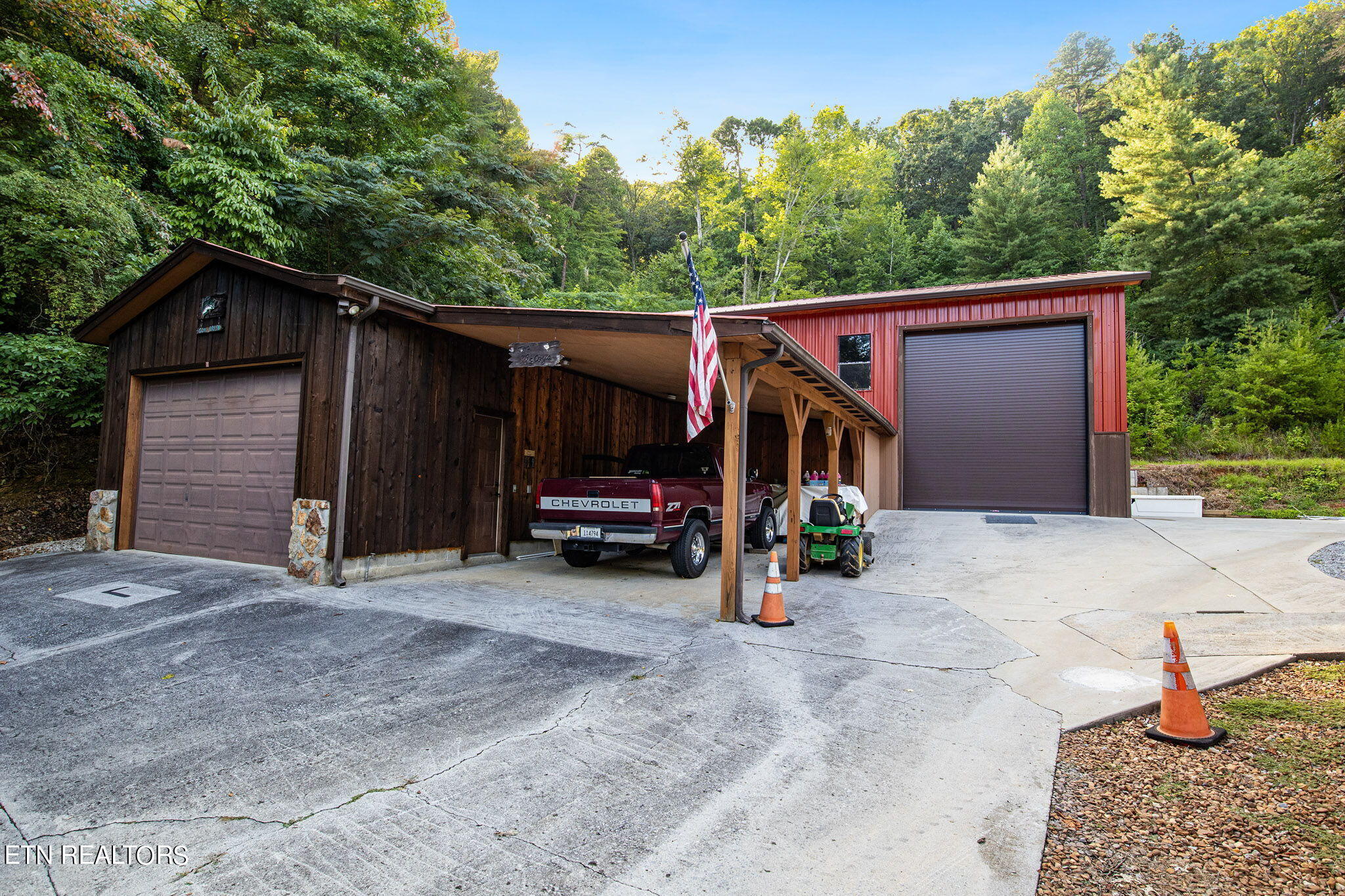 241 North. Dark Hollow Rd