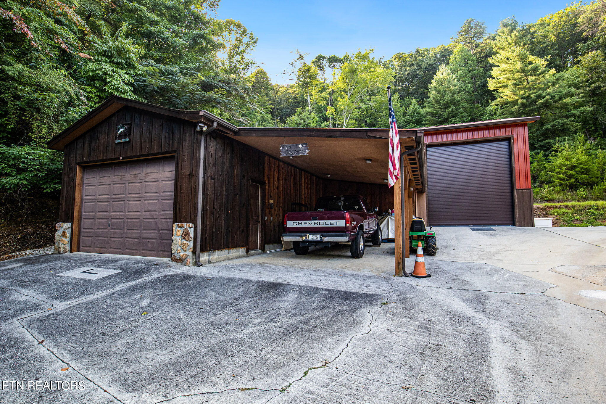 241 North. Dark Hollow Rd