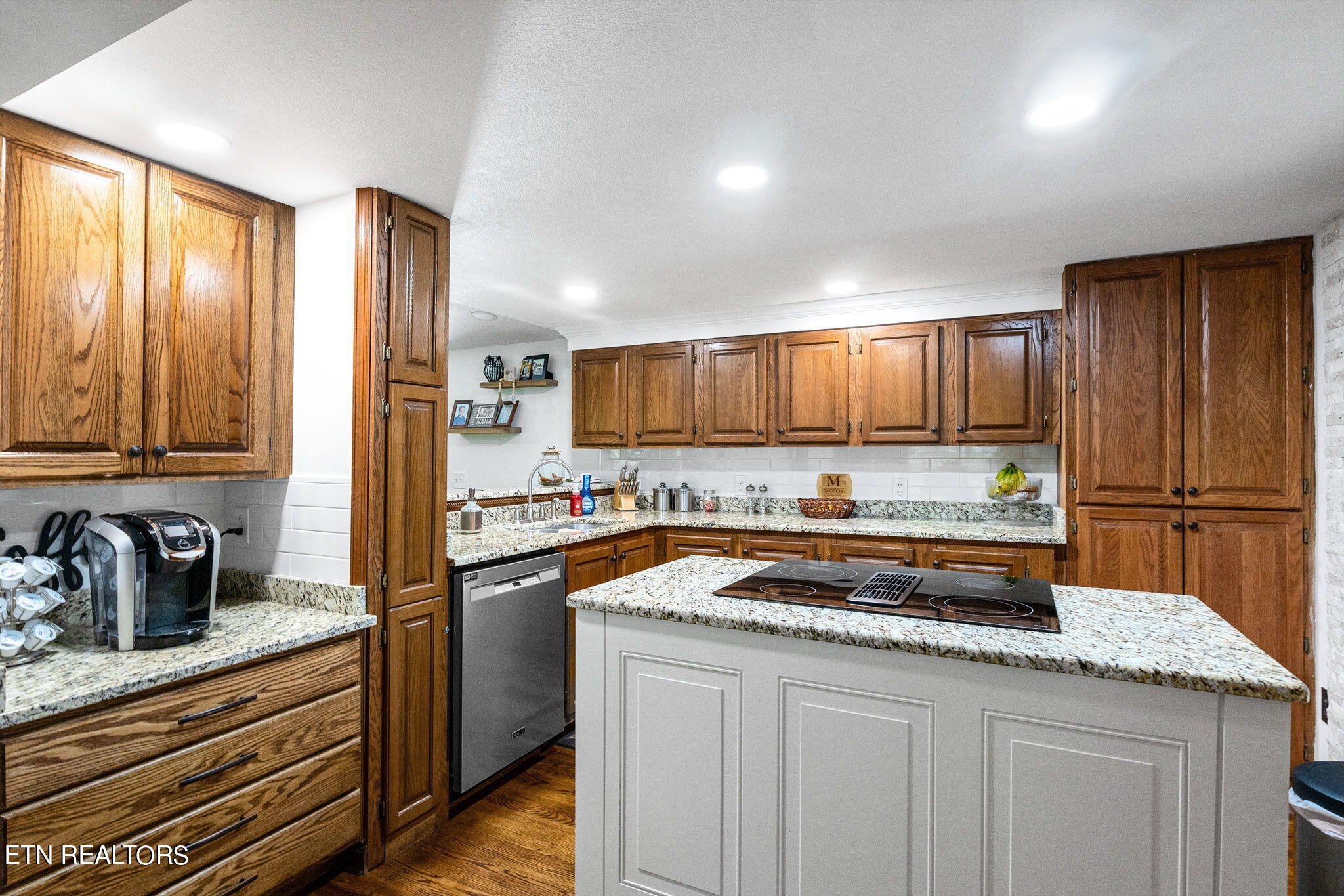 241 North. Dark Hollow Rd