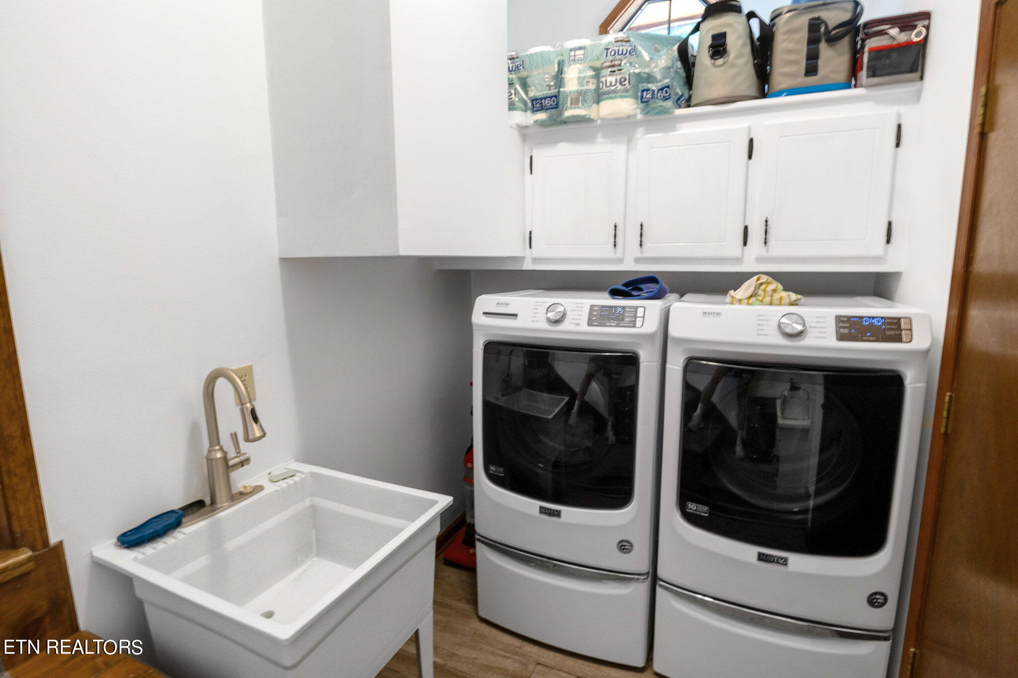 241 North. Dark Hollow Rd