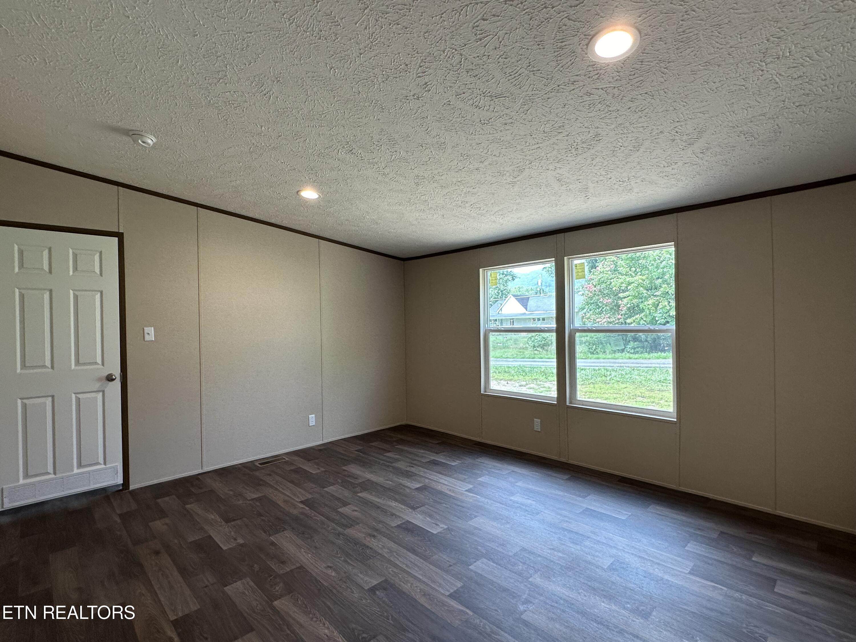 604 E Hemlock St, LaFollette