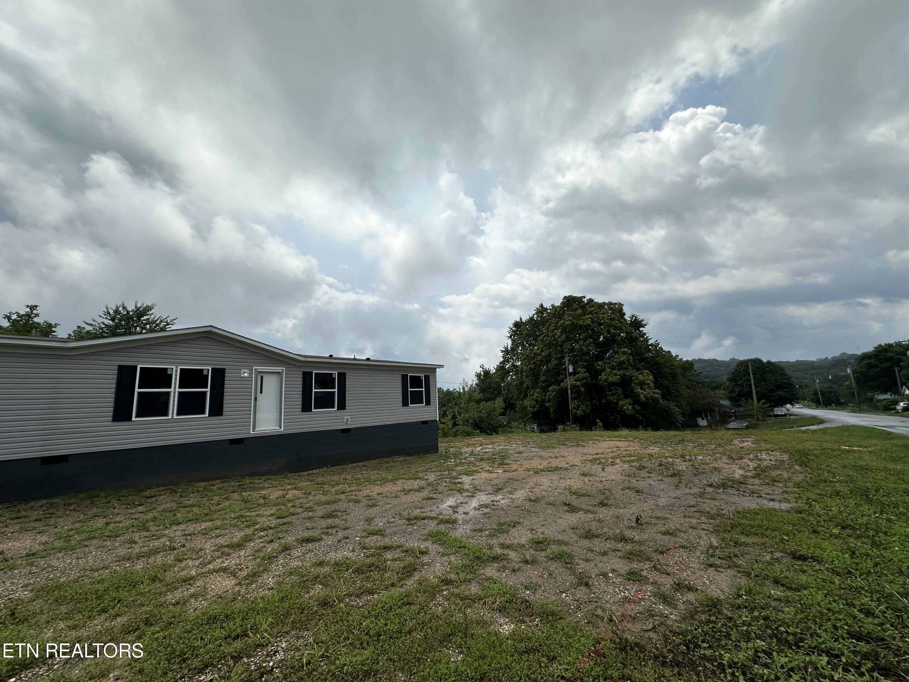 604 E Hemlock St, LaFollette