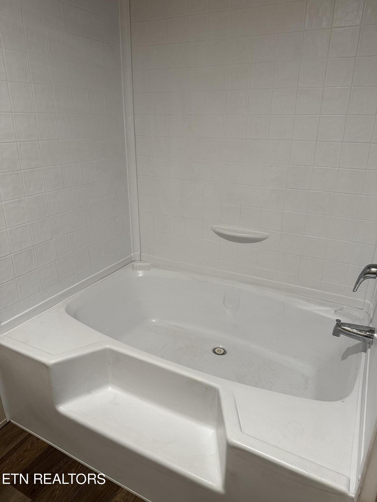 604 E Hemlock St, LaFollette