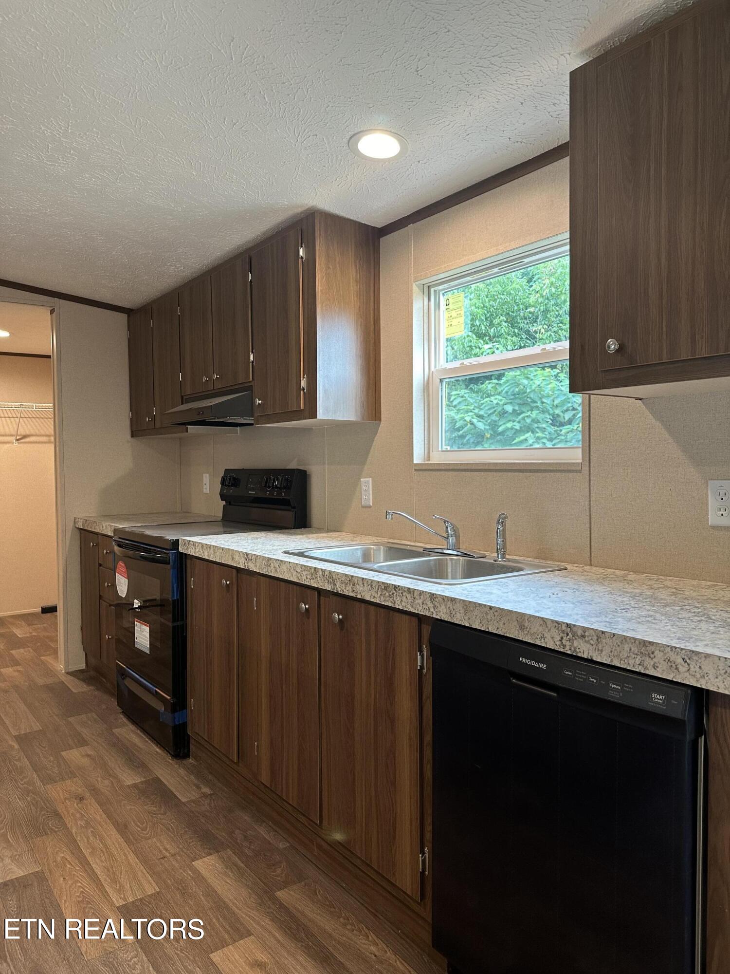 604 E Hemlock St, LaFollette