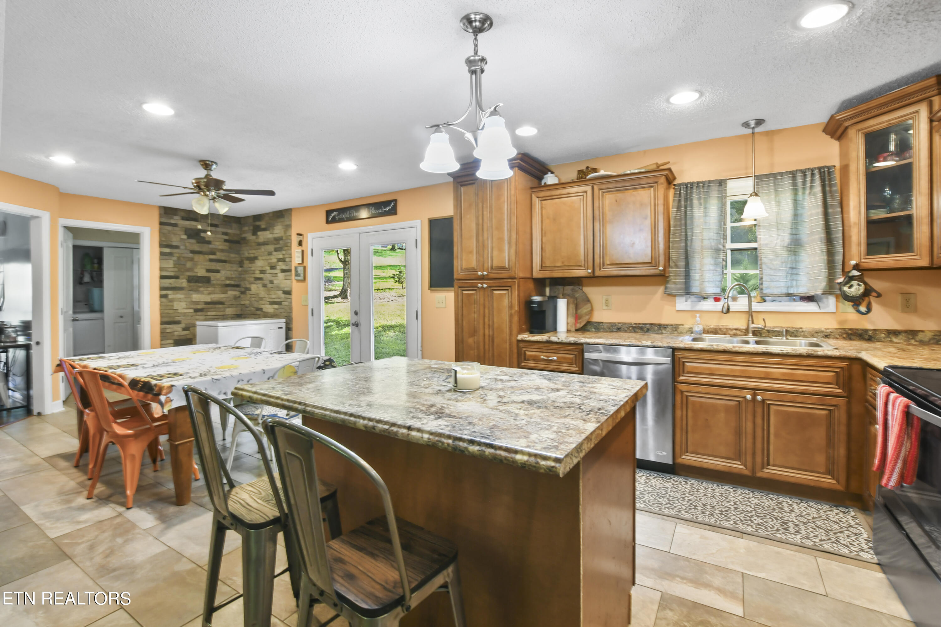 313 Mckinney Rd, LaFollette