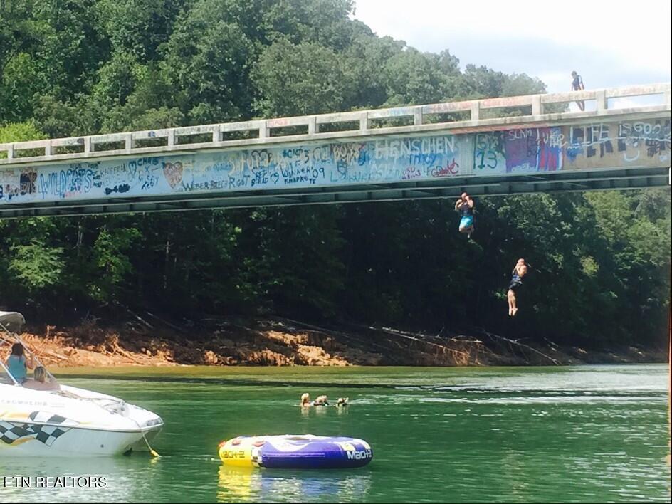 742 Waterfront Tr, LaFollette