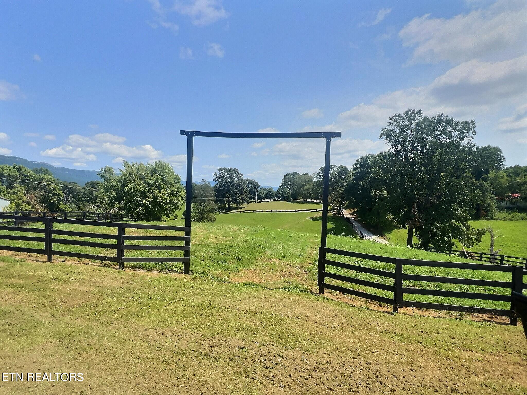 435 Davis Chapel Rd, LaFollette