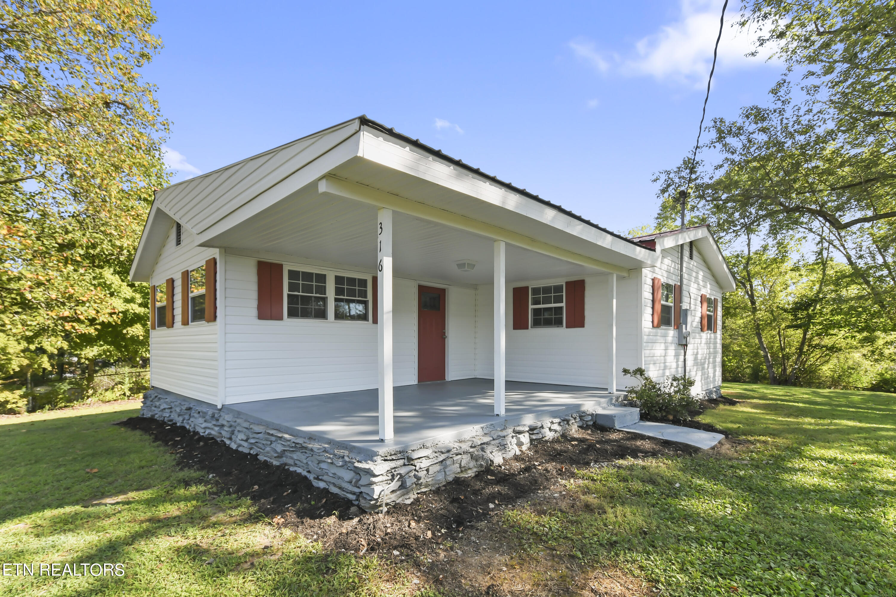 316 Lewis White Lane, LaFollette