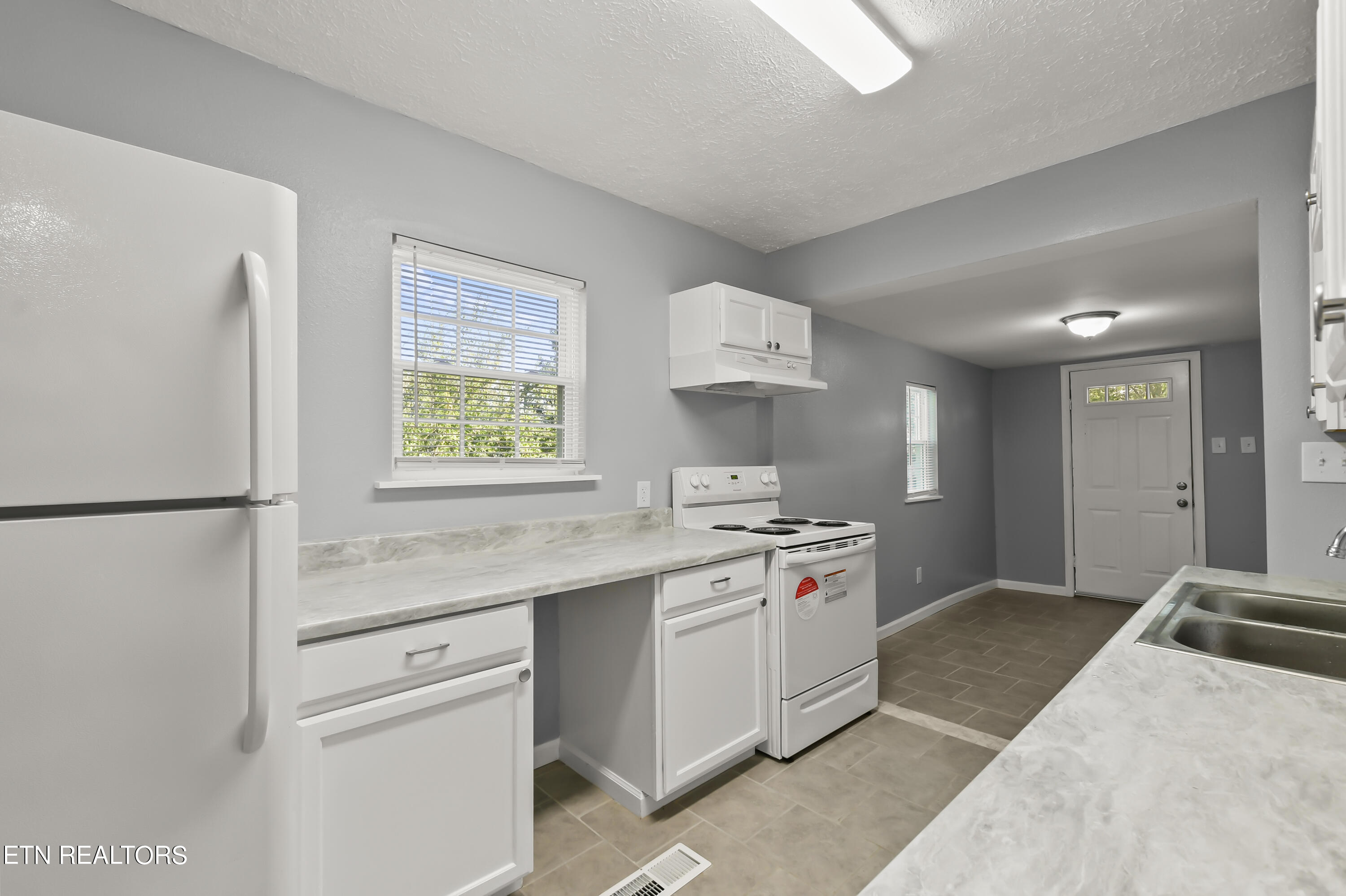 316 Lewis White Lane, LaFollette