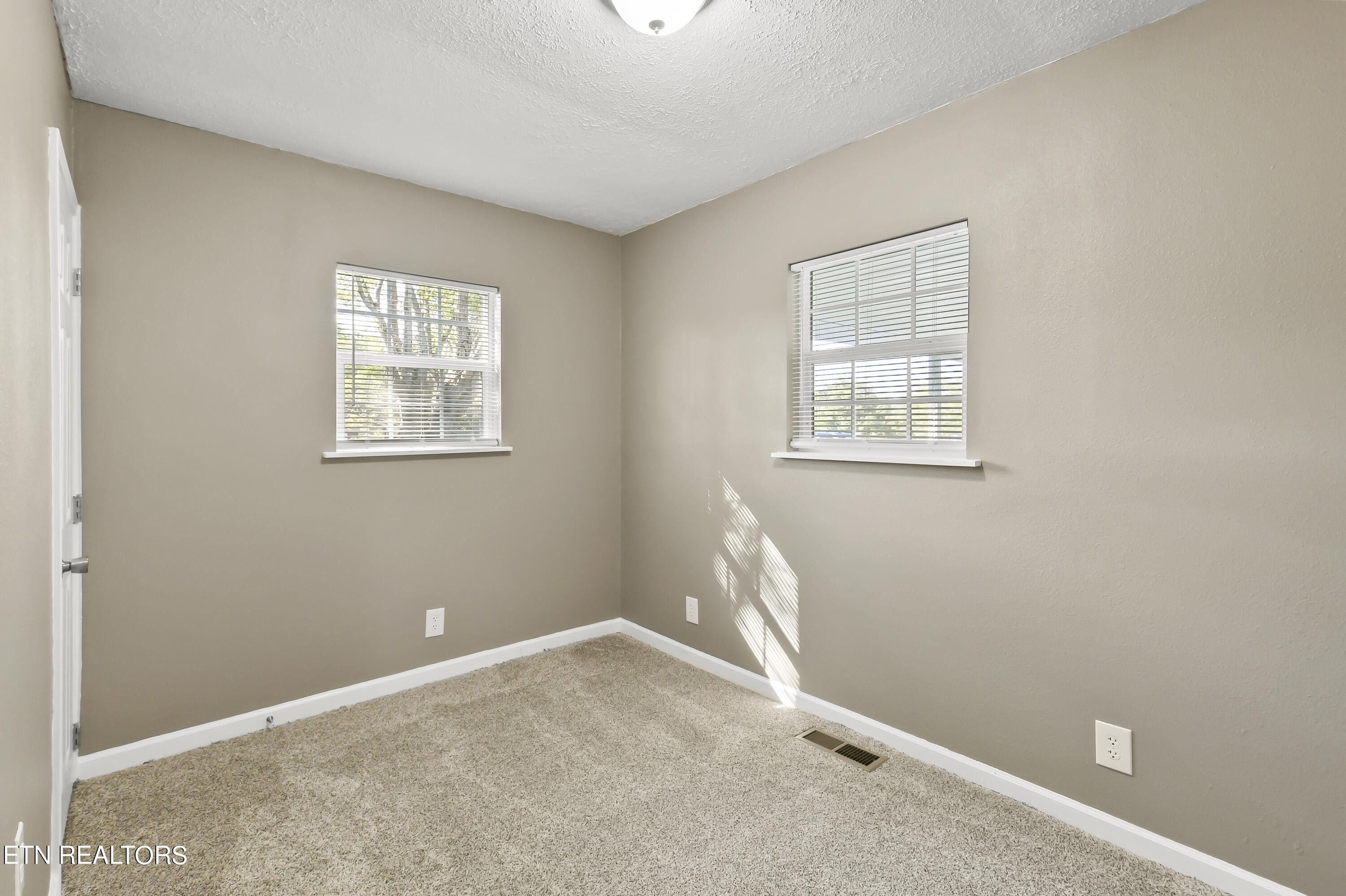 316 Lewis White Lane, LaFollette