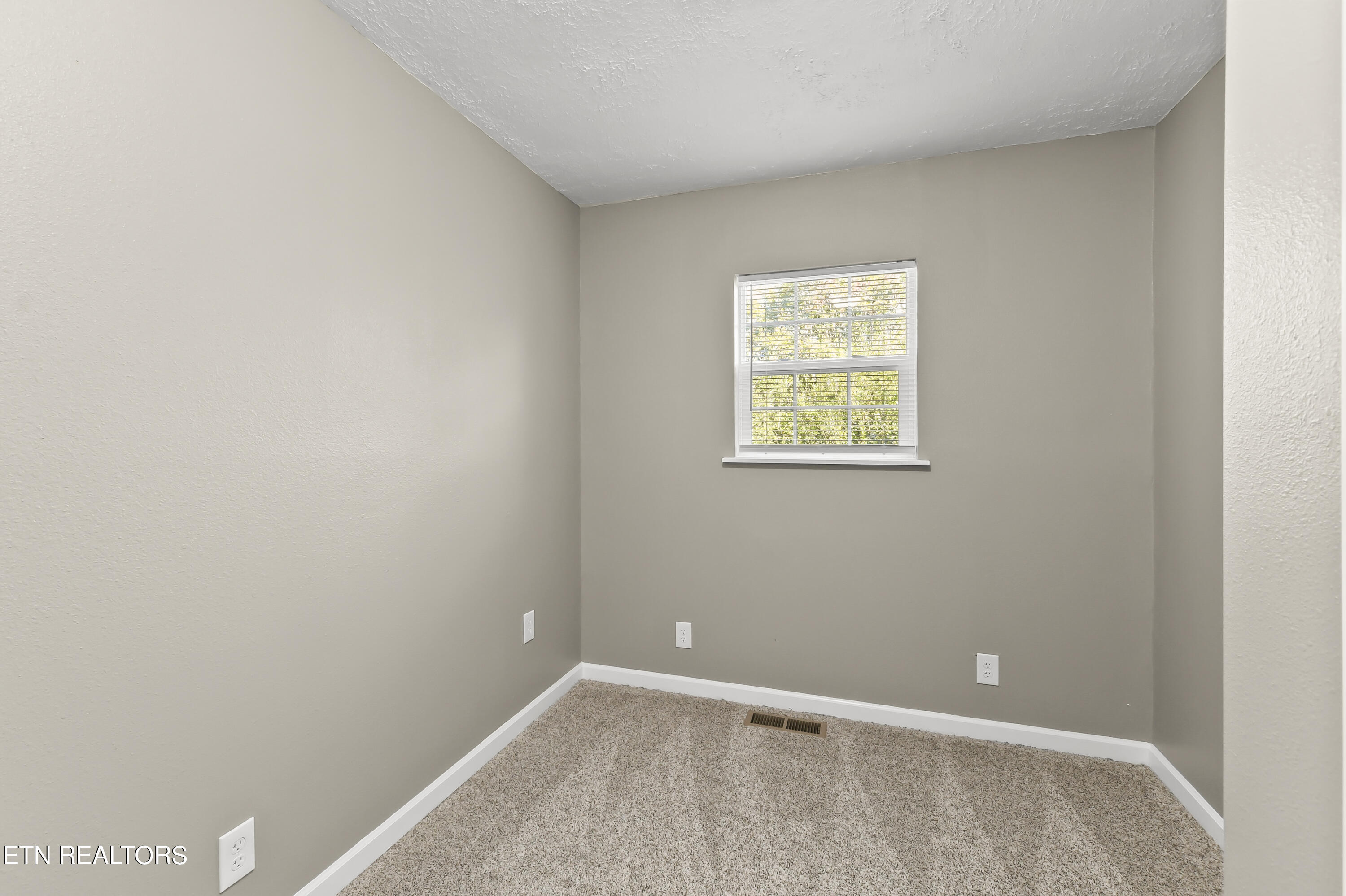 316 Lewis White Lane, LaFollette