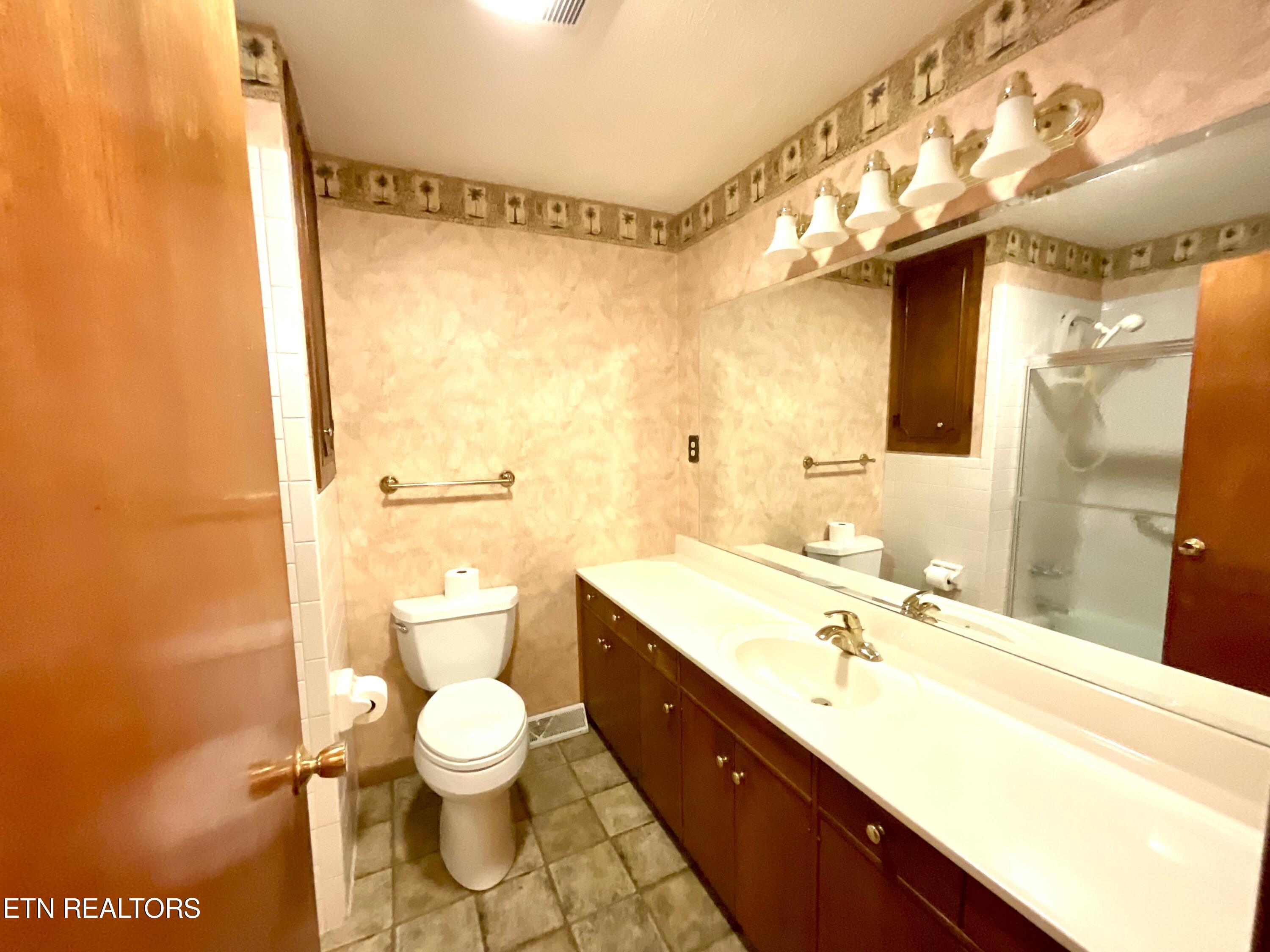 110 E Morningside Park, LaFollette