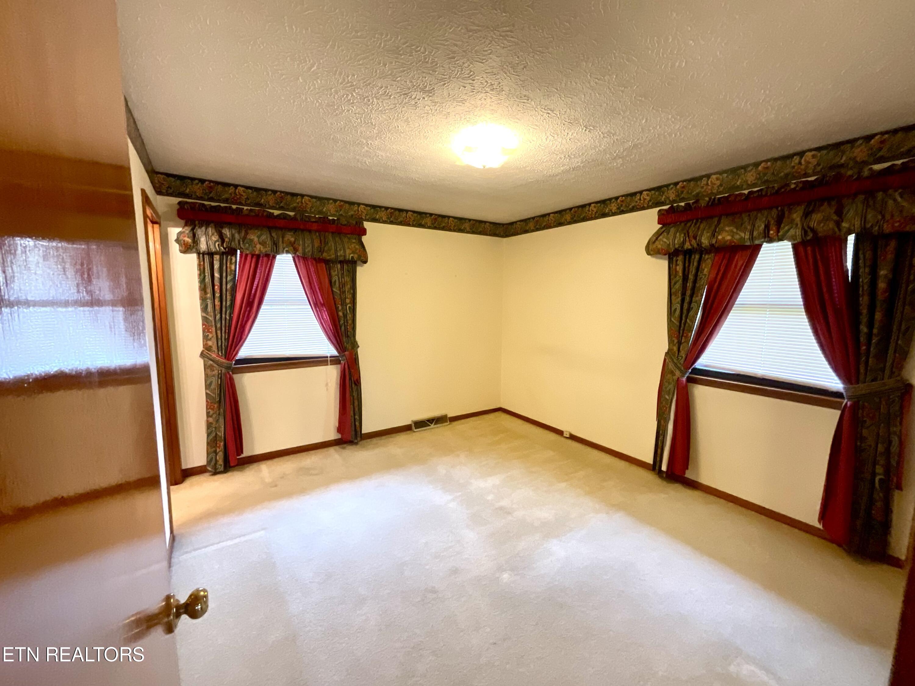 110 E Morningside Park, LaFollette