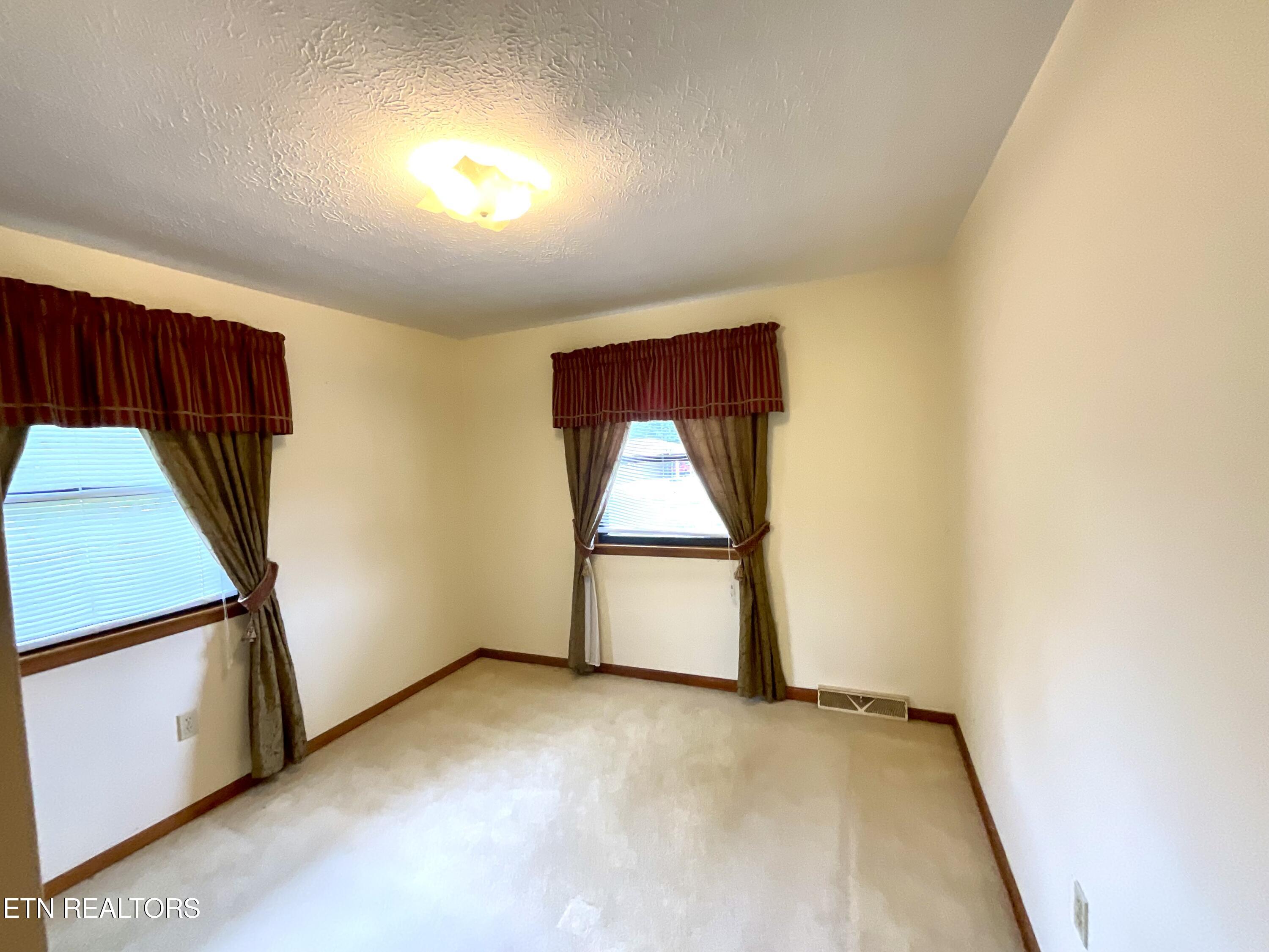 110 E Morningside Park, LaFollette