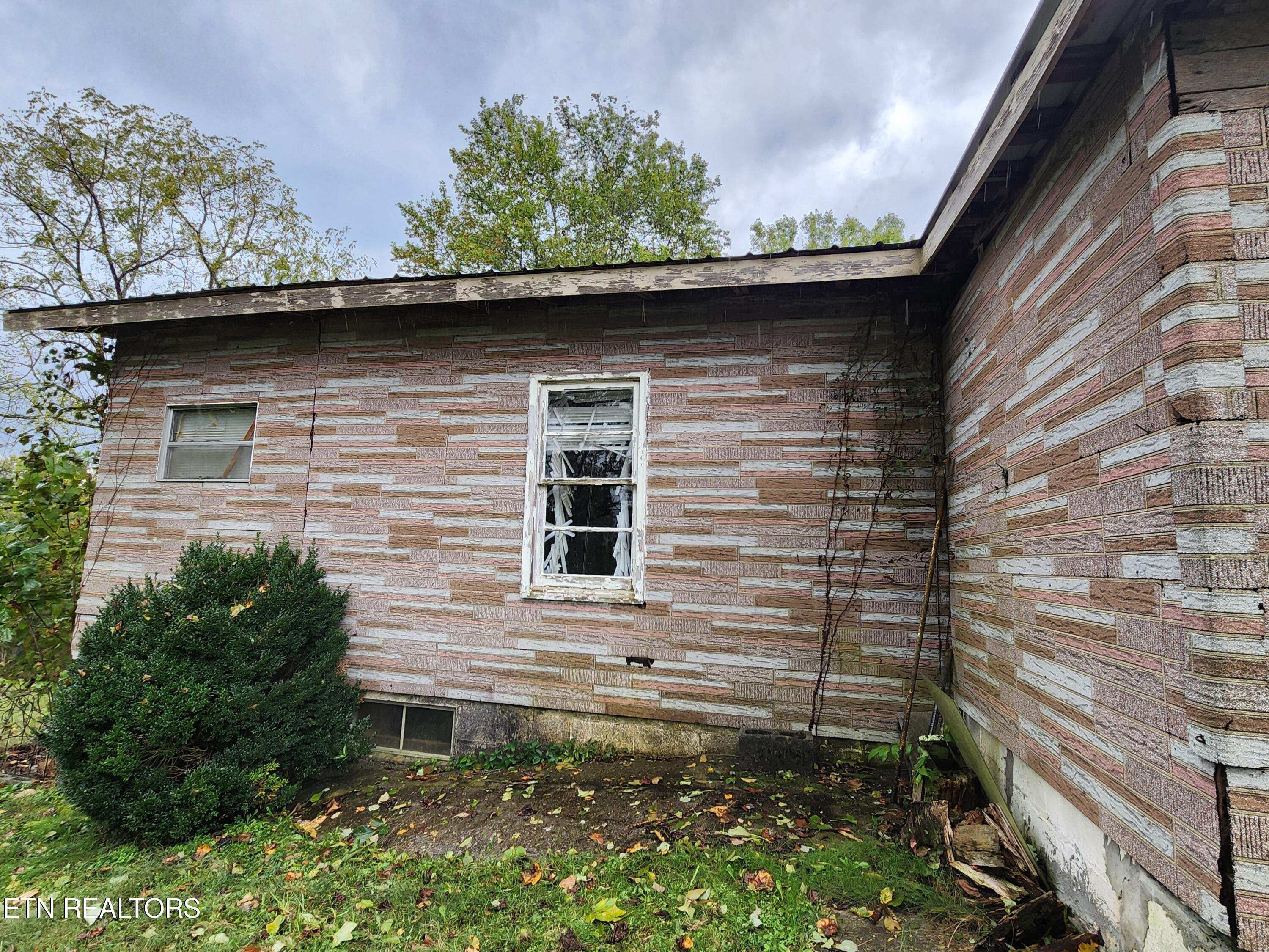 442 Parker Rd, LaFollette