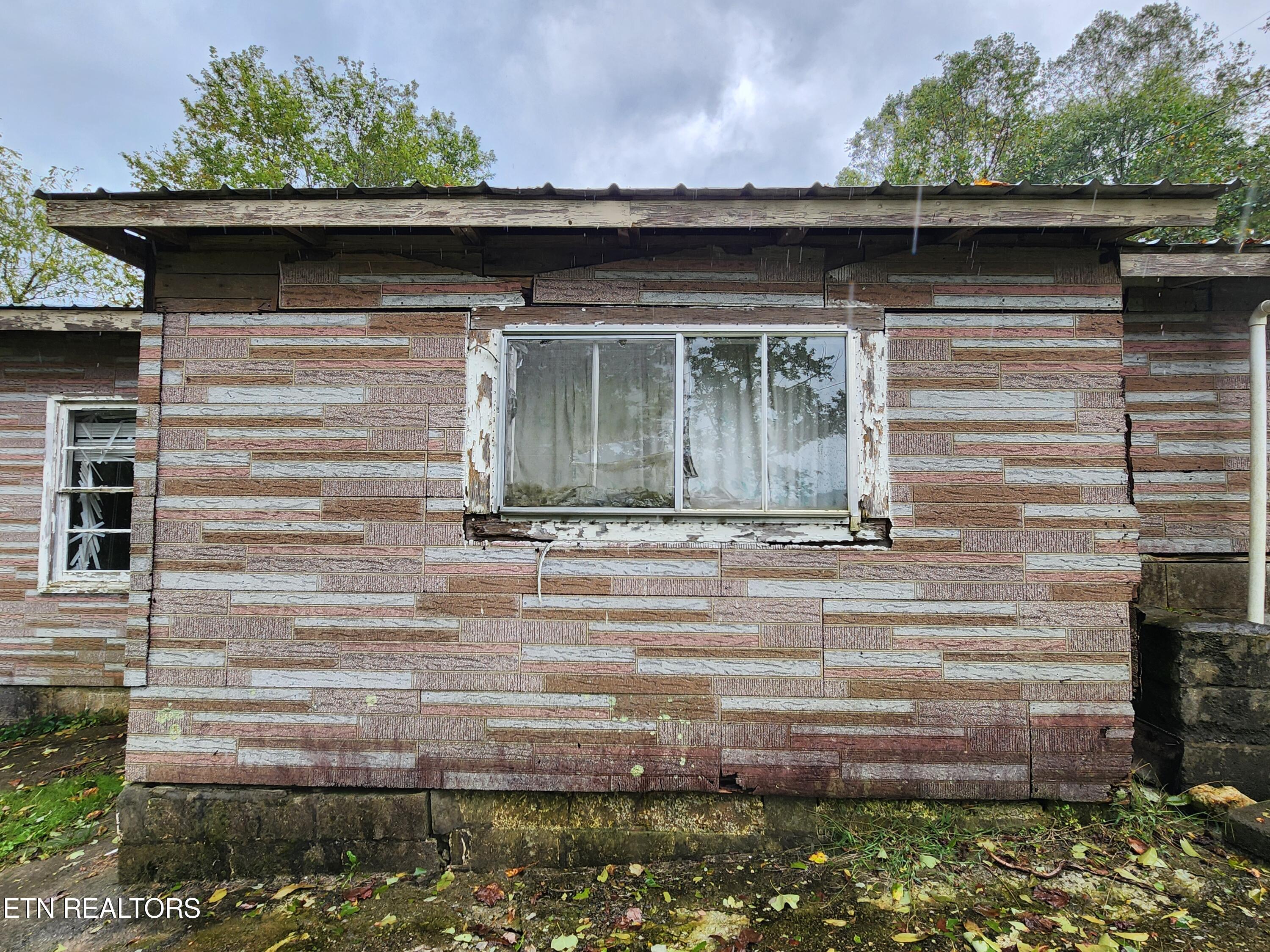 442 Parker Rd, LaFollette