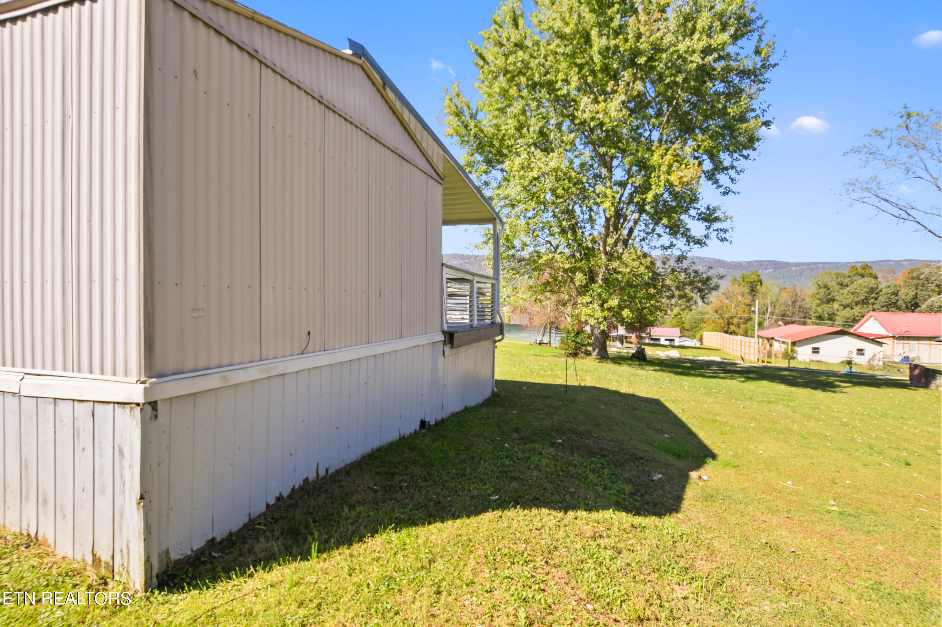 128 Davis Rd, LaFollette