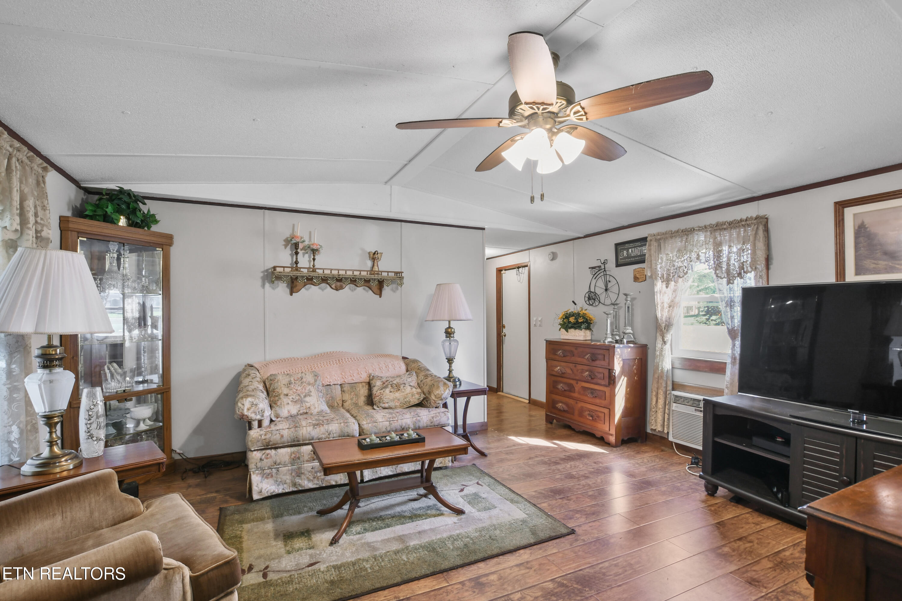 128 Davis Rd, LaFollette