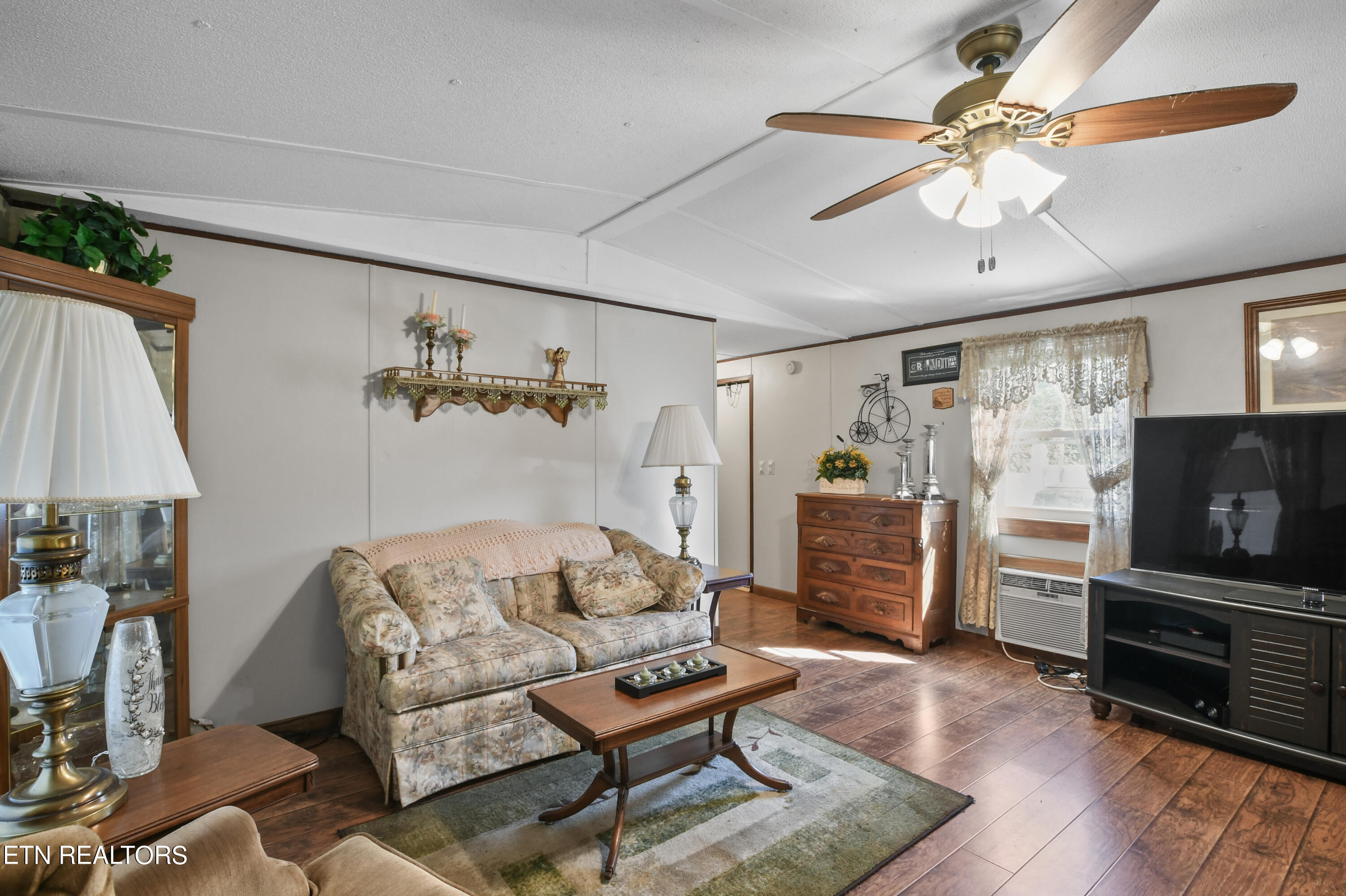 128 Davis Rd, LaFollette