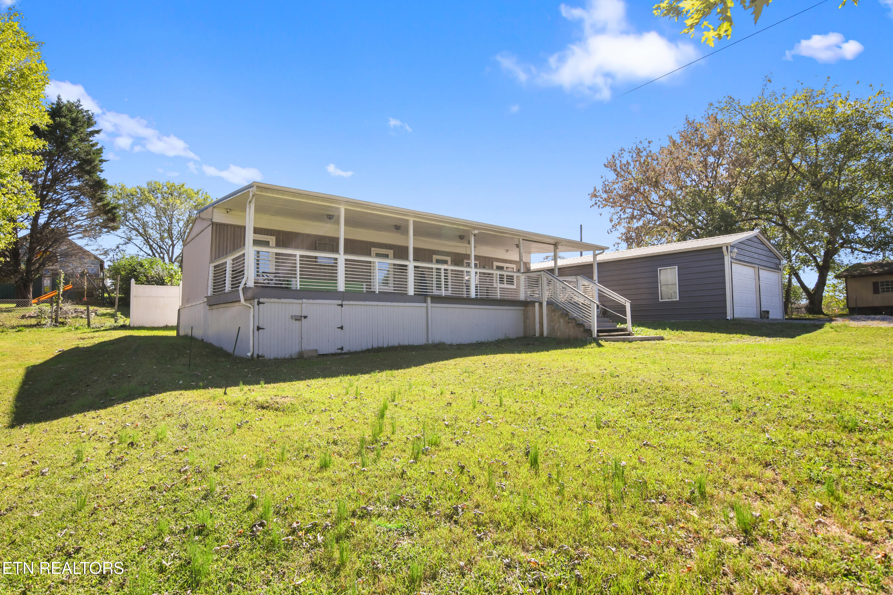 128 Davis Rd, LaFollette