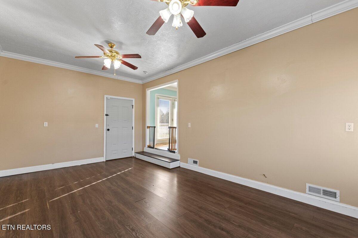 132 Gladefield Drive, LaFollette