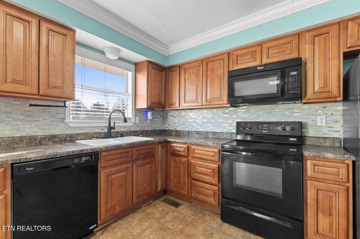 132 Gladefield Drive, LaFollette