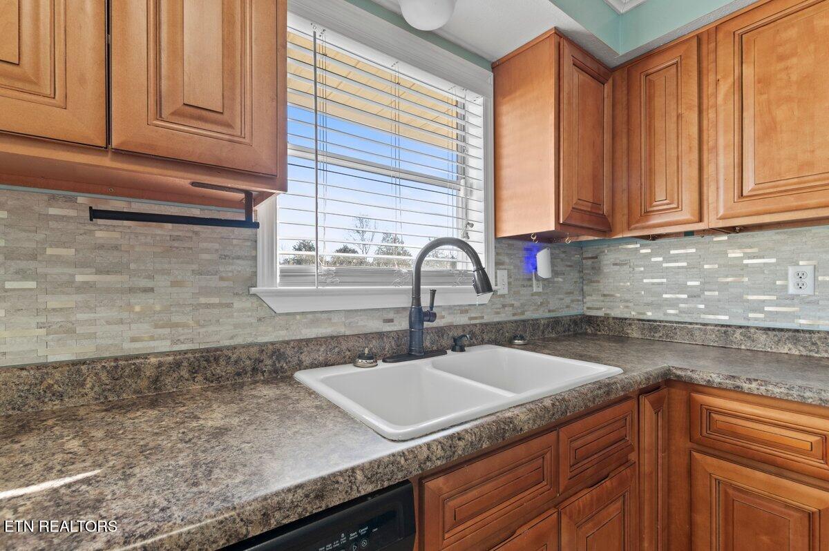 132 Gladefield Drive, LaFollette