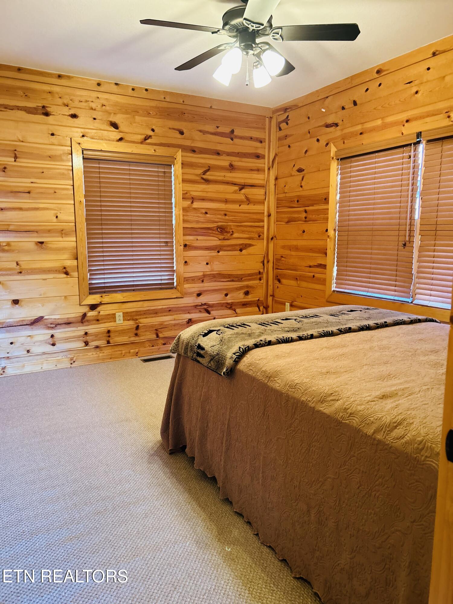 113 Evergreen Circle, 1