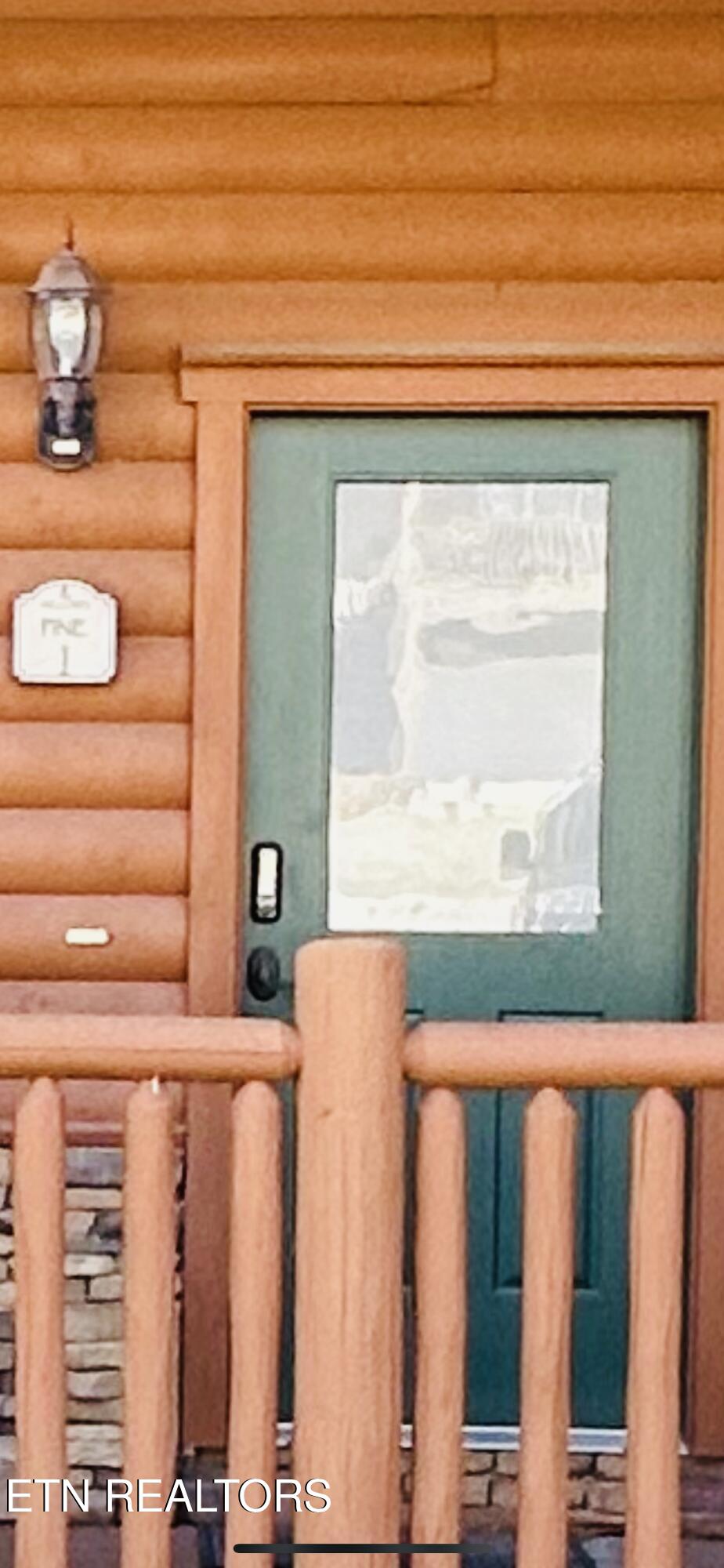 113 Evergreen Circle, 1