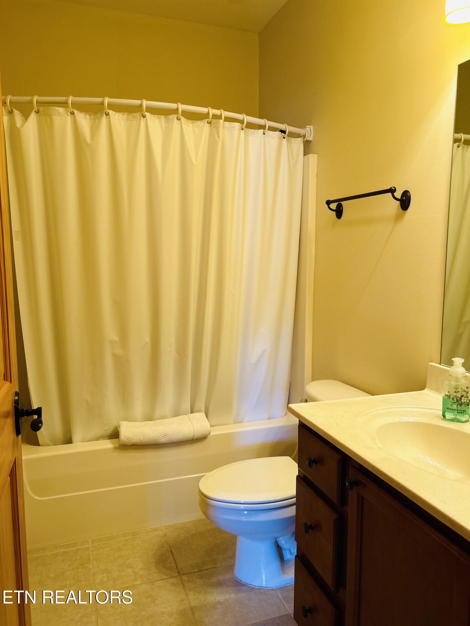 113 Evergreen Circle, 1