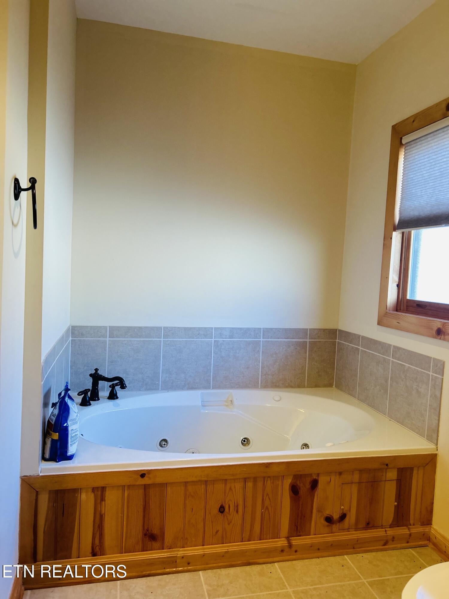 113 Evergreen Circle, 1