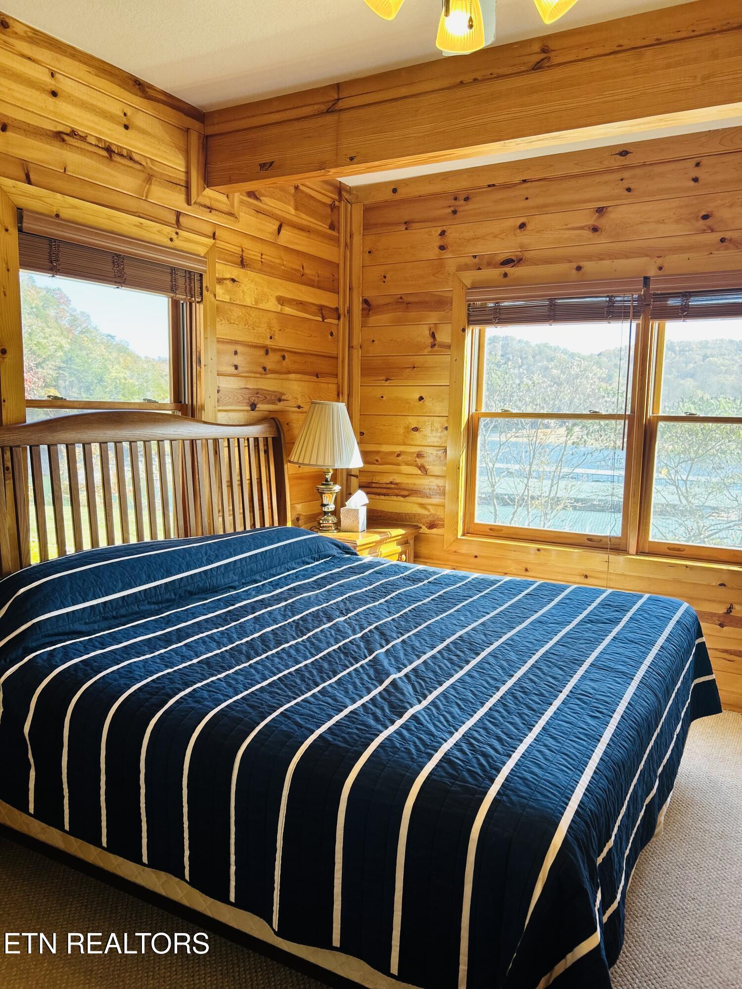 113 Evergreen Circle, 1