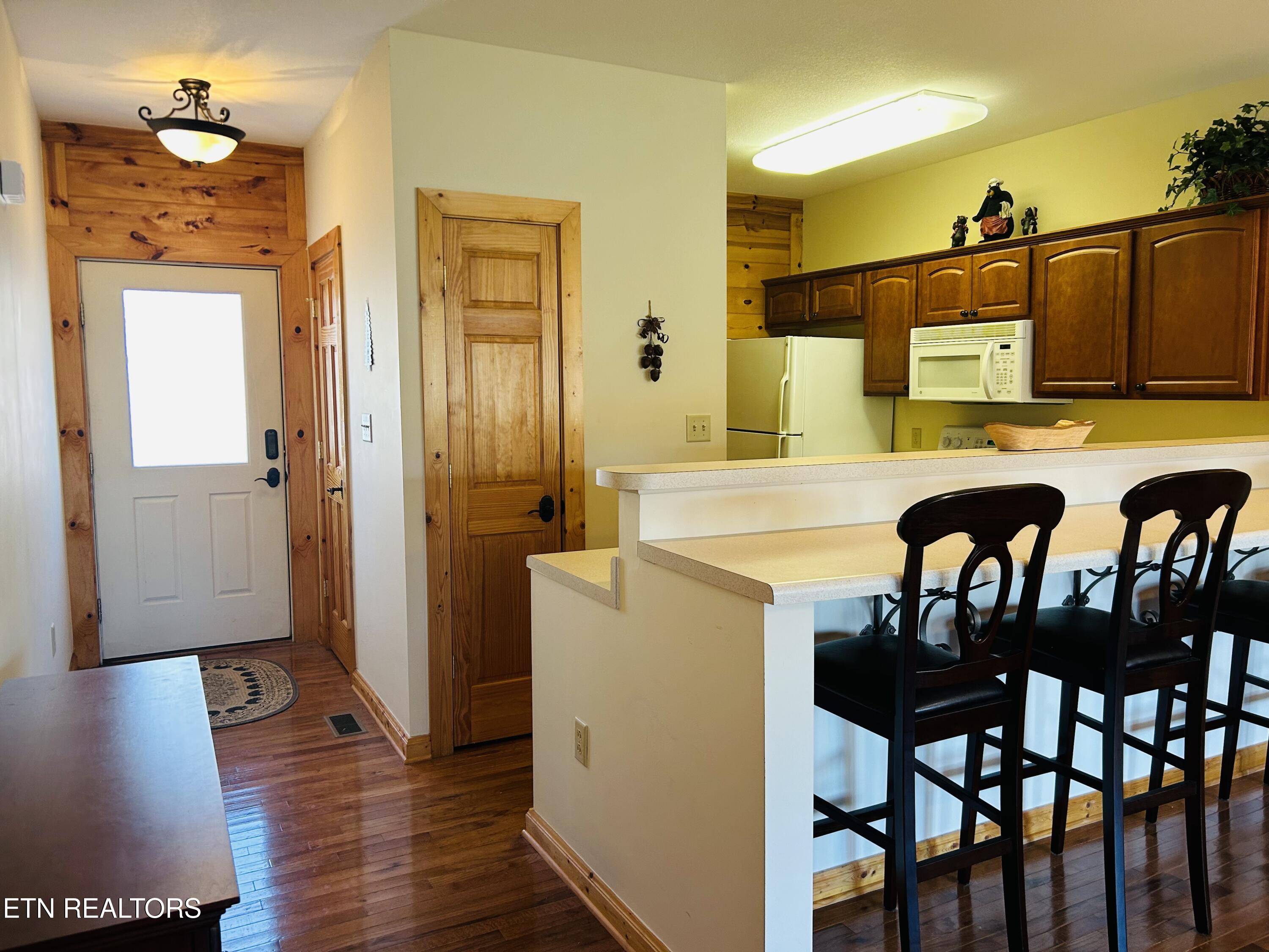 113 Evergreen Circle, 1