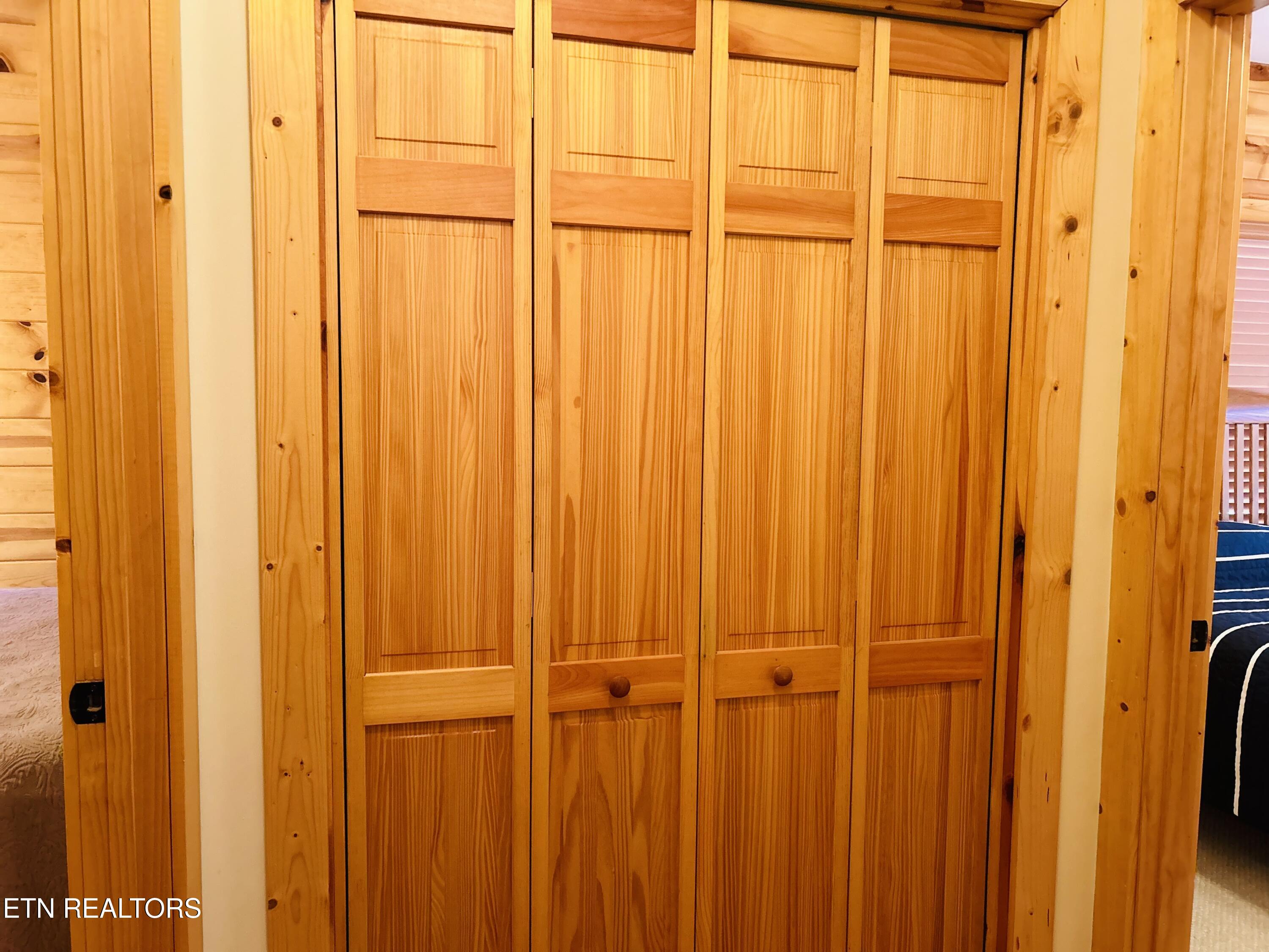 113 Evergreen Circle, 1