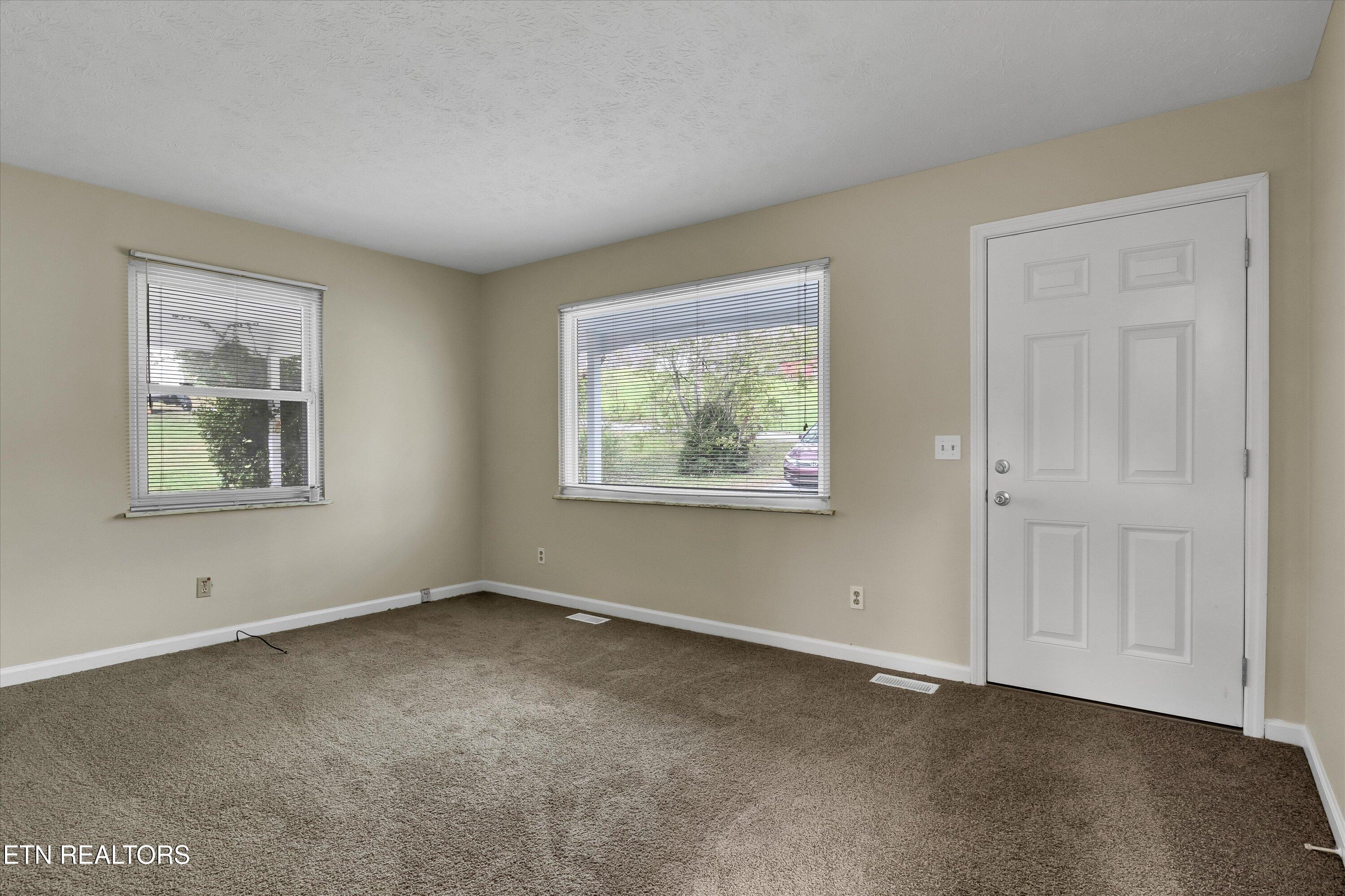 1622 Back Valley Rd, LaFollette