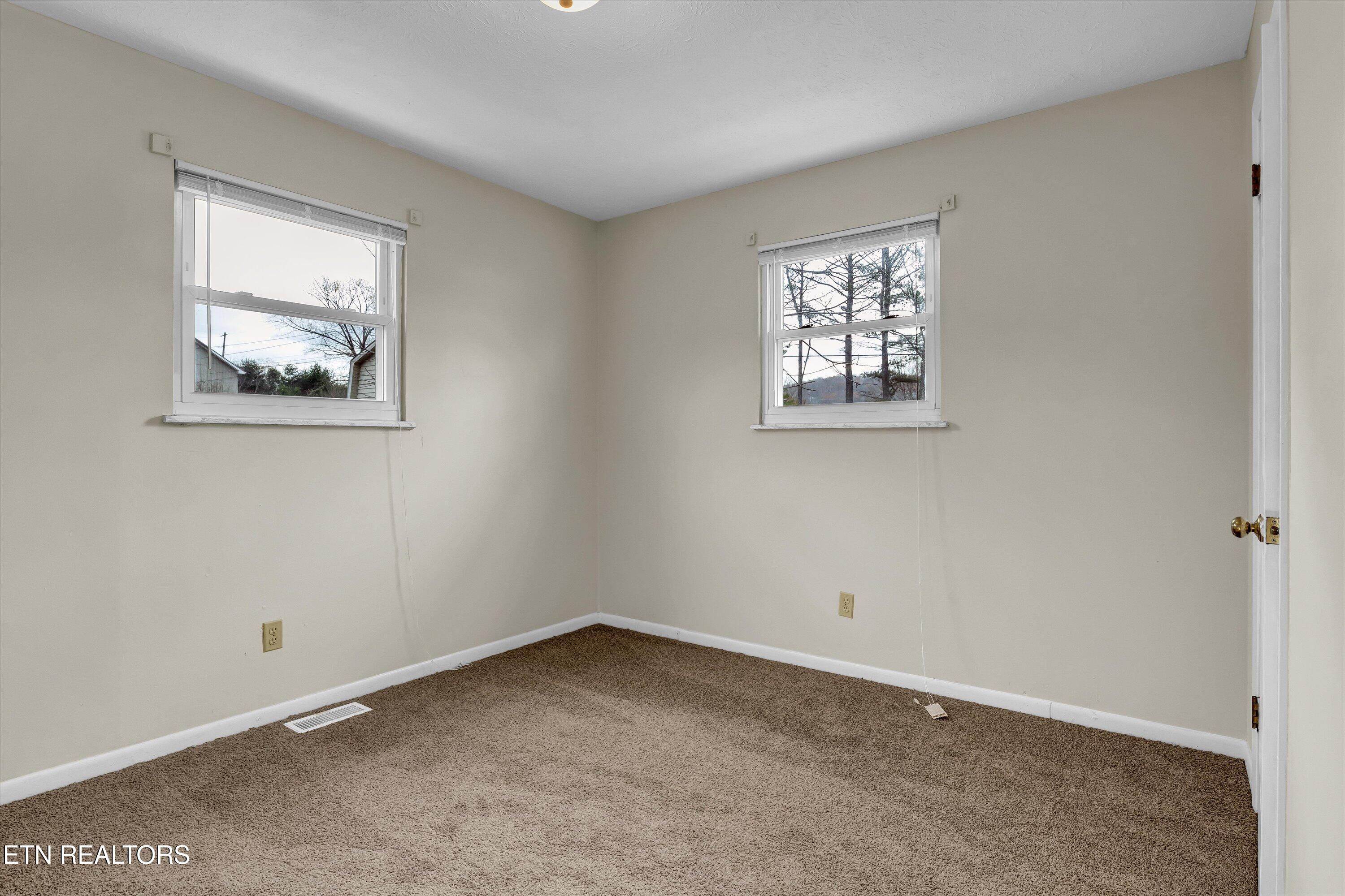 1622 Back Valley Rd, LaFollette