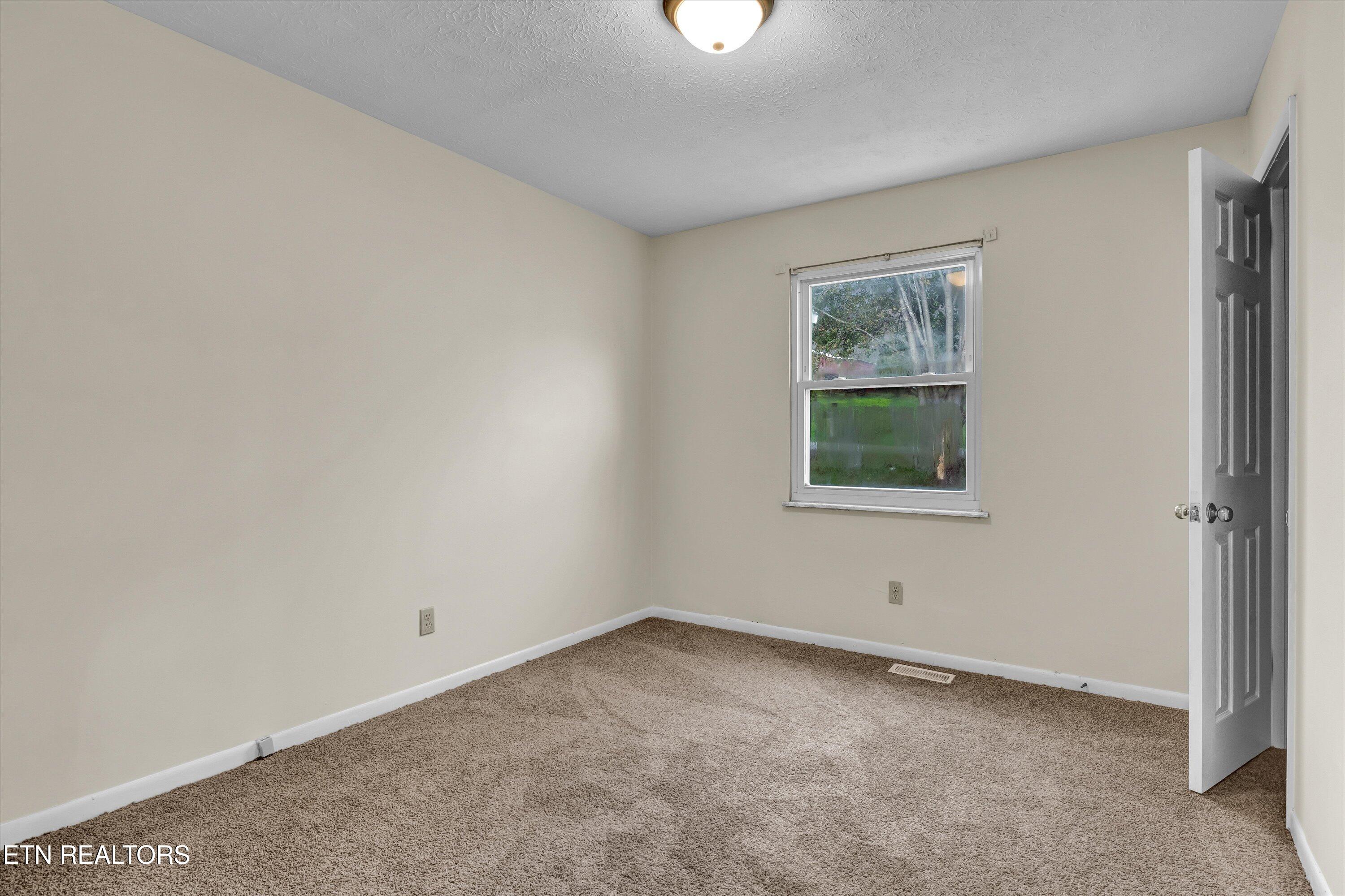 1622 Back Valley Rd, LaFollette