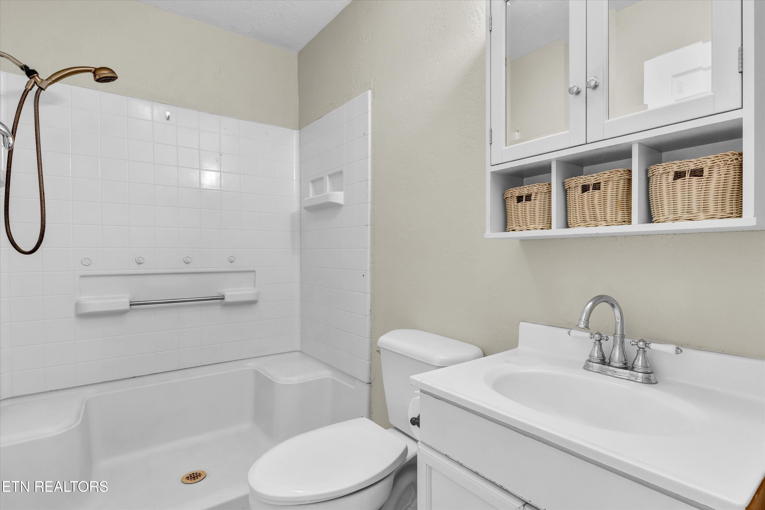 1622 Back Valley Rd, LaFollette