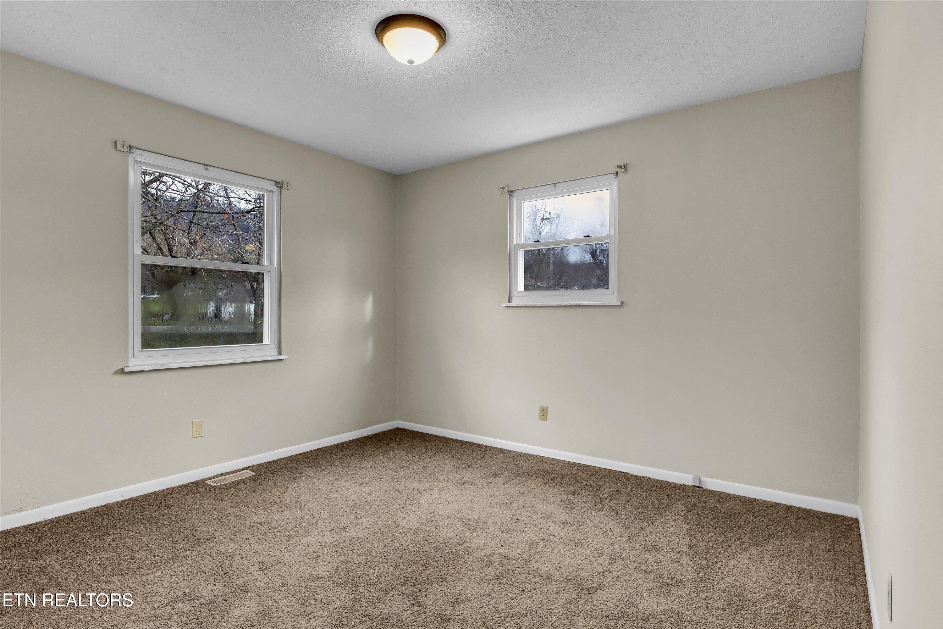 1622 Back Valley Rd, LaFollette