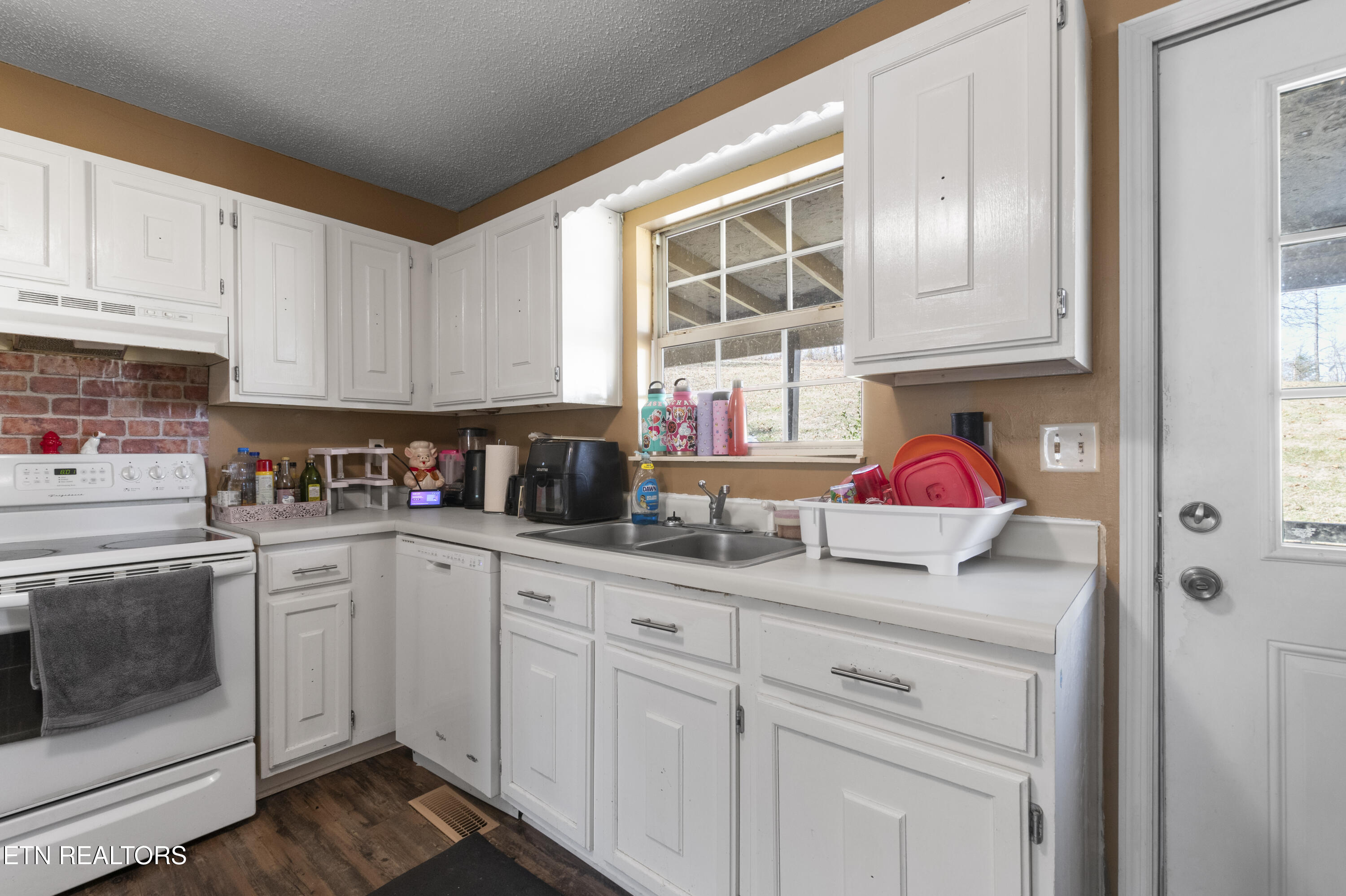 320 Hollifield Drive