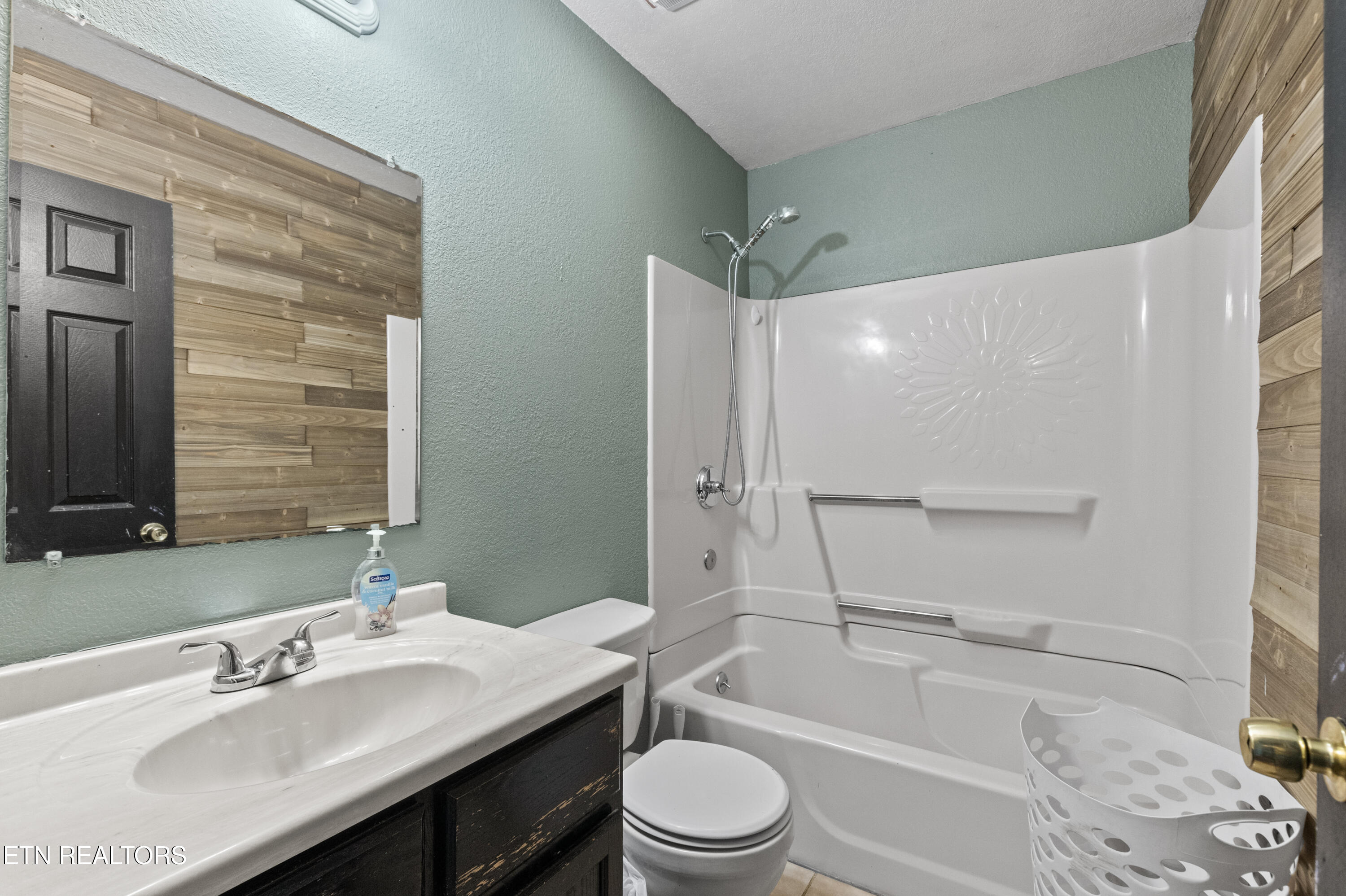 243 Sandy Hill Rd, LaFollette