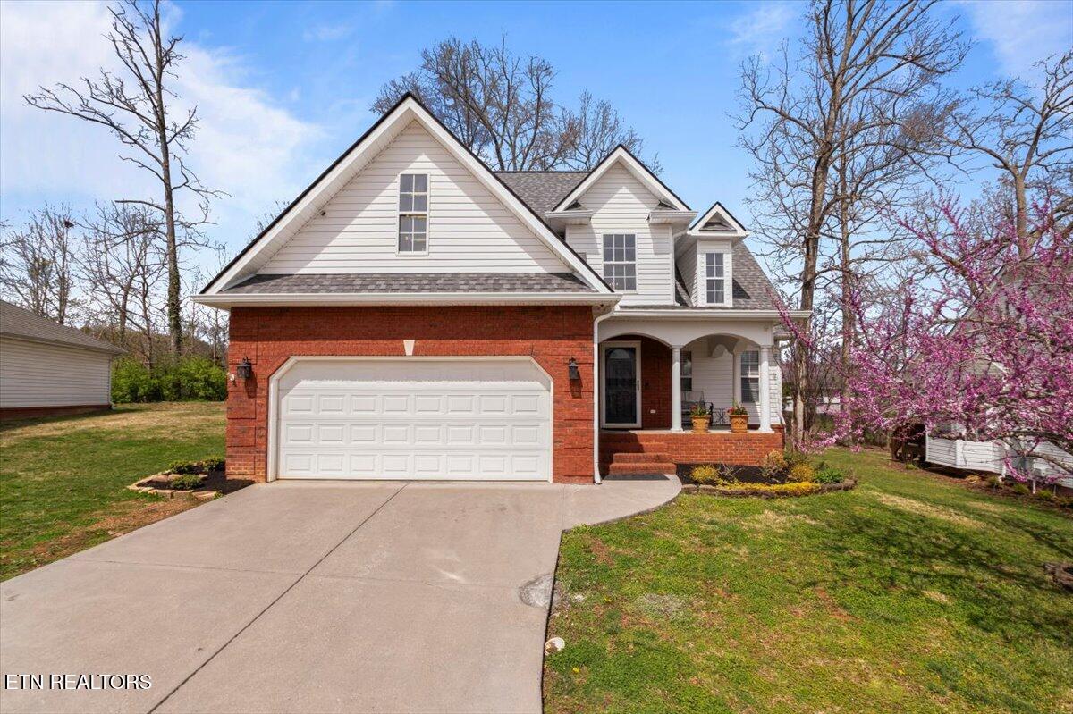 725 Chamberlain Manor Way