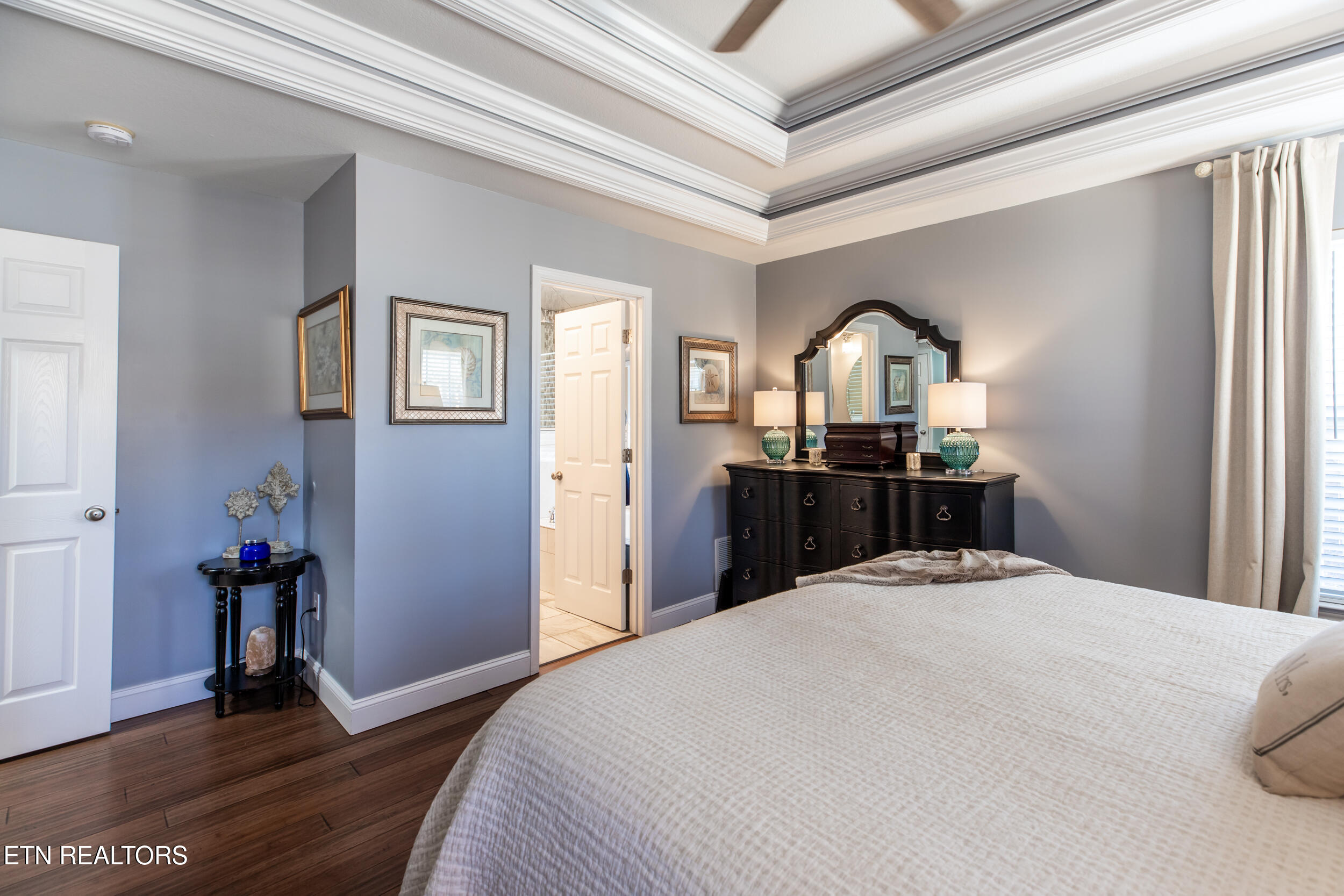 725 Chamberlain Manor Way