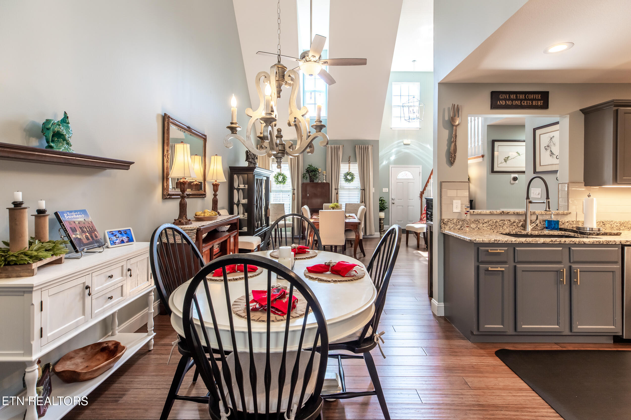 725 Chamberlain Manor Way