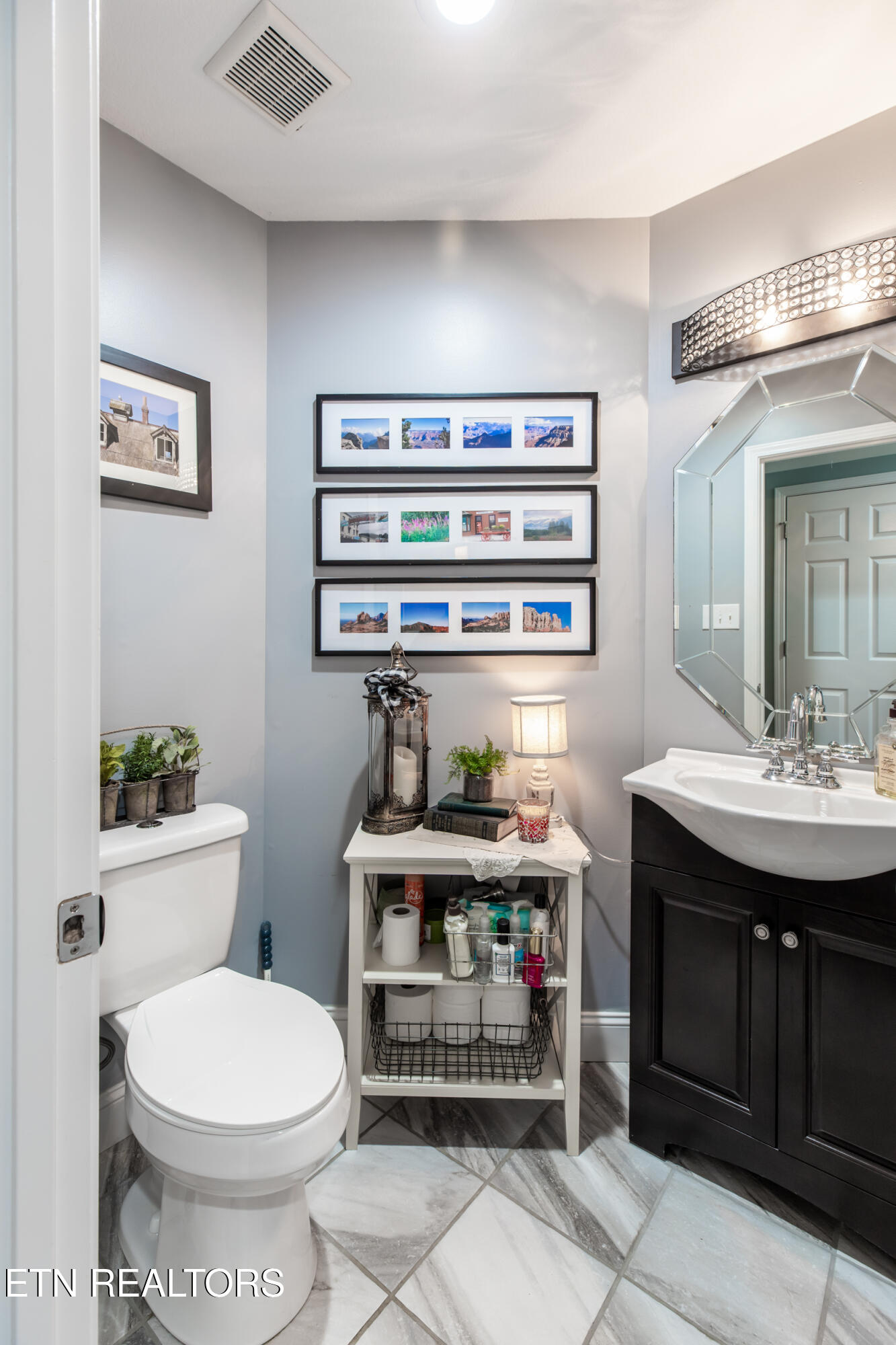 725 Chamberlain Manor Way