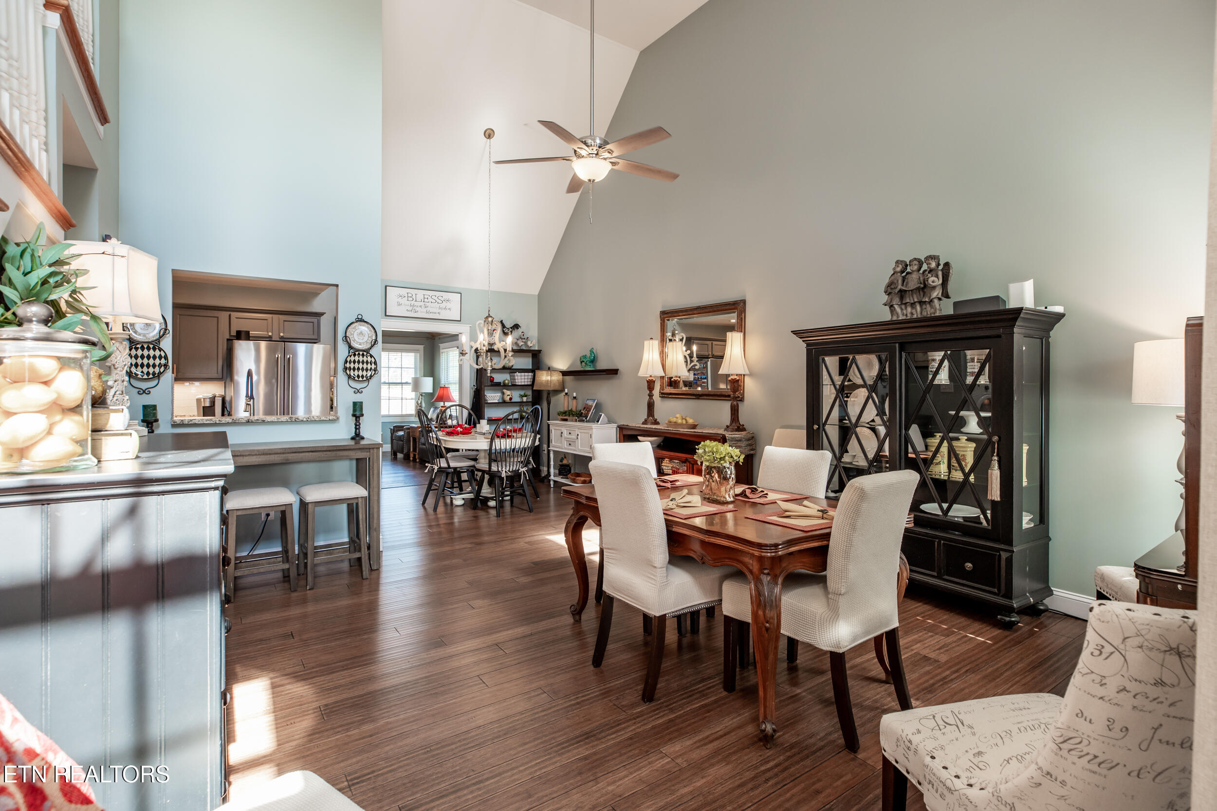 725 Chamberlain Manor Way