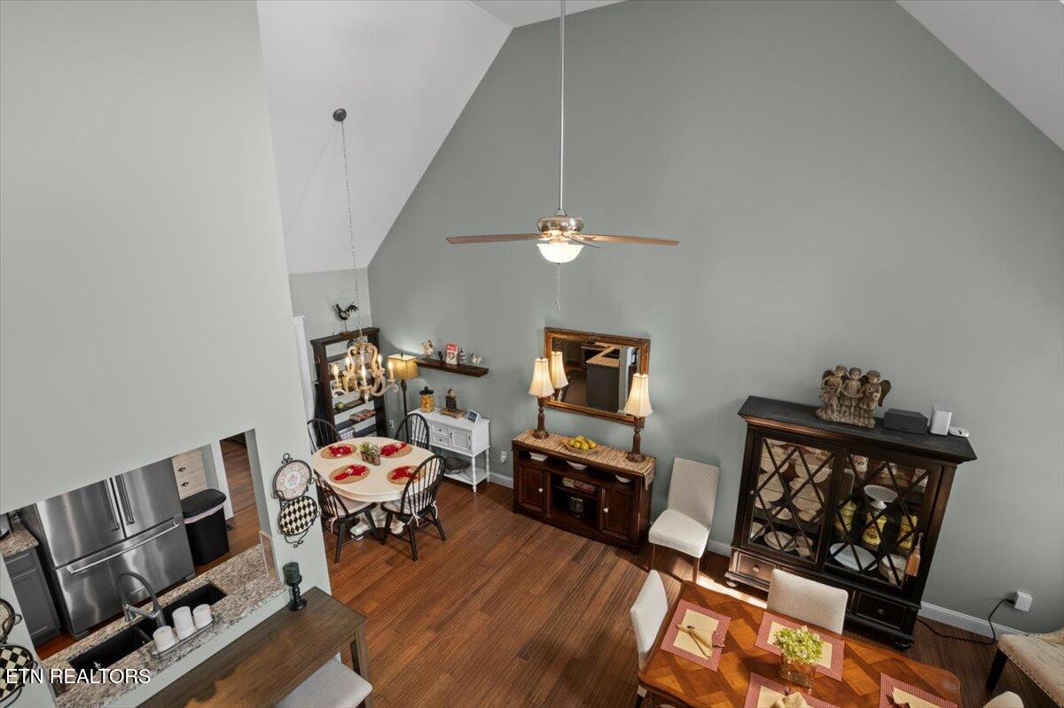 725 Chamberlain Manor Way