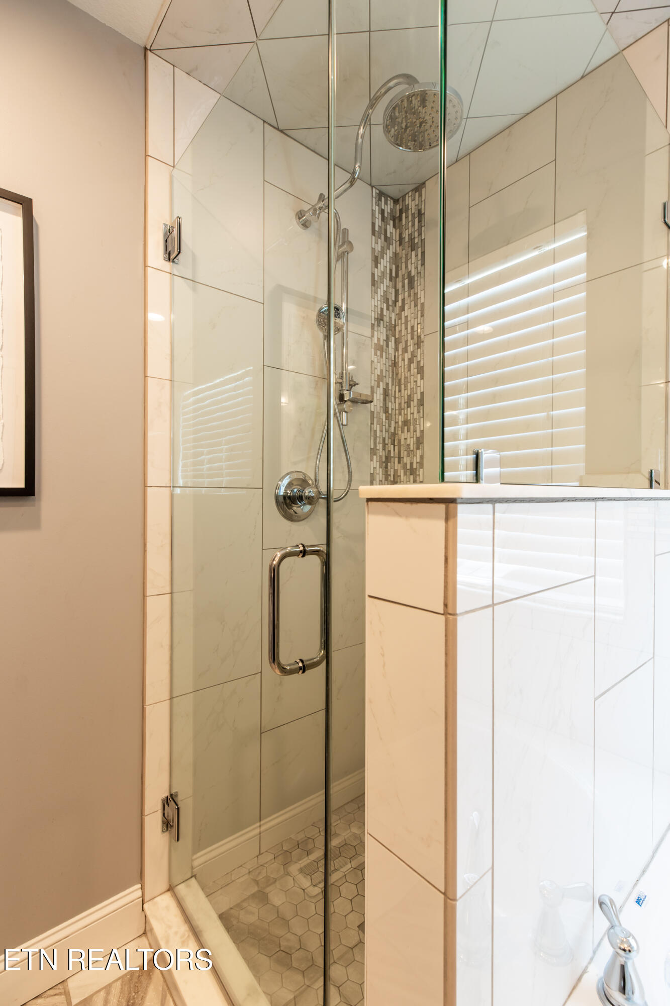 725 Chamberlain Manor Way