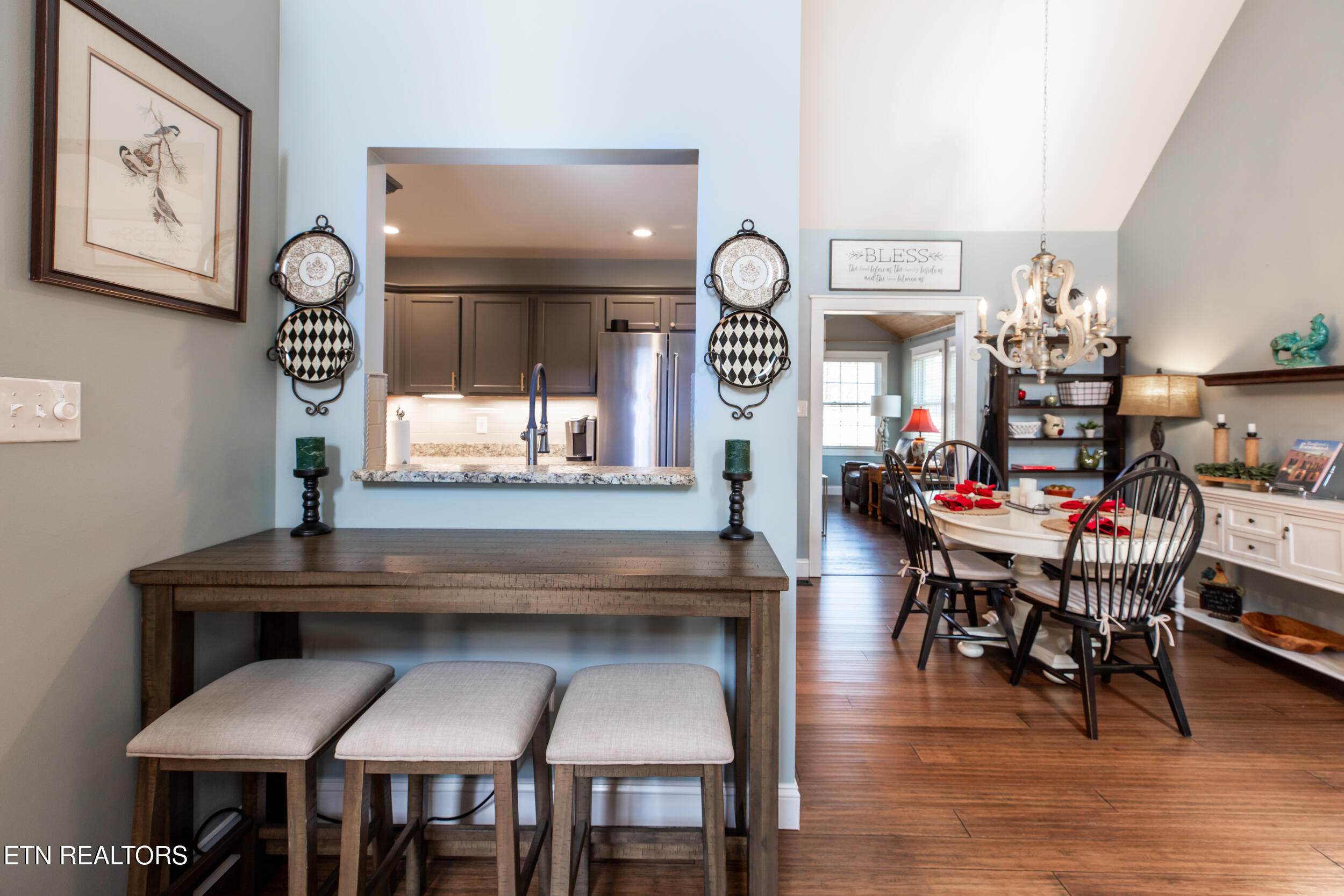 725 Chamberlain Manor Way